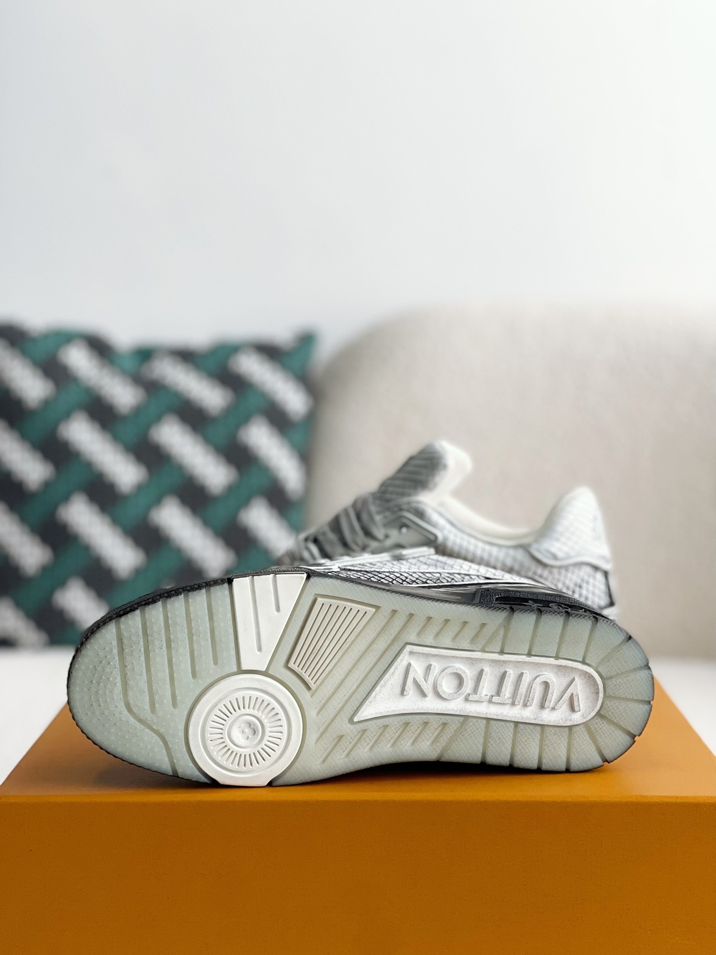 「#3315」 LOUIS VUITTON TRAINER SNEAKERS