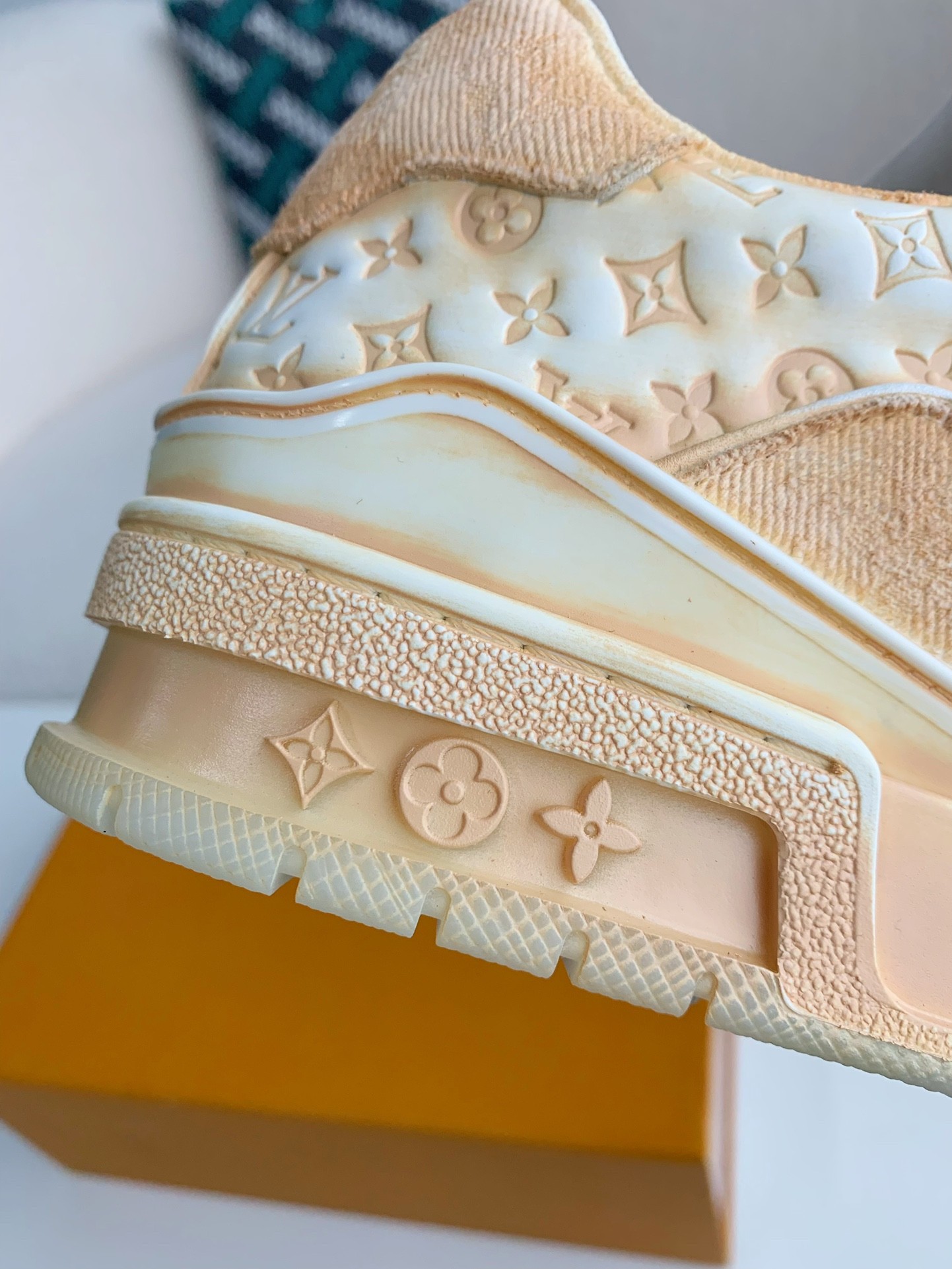 「#3319」 LOUIS VUITTON TRAINER SNEAKERS