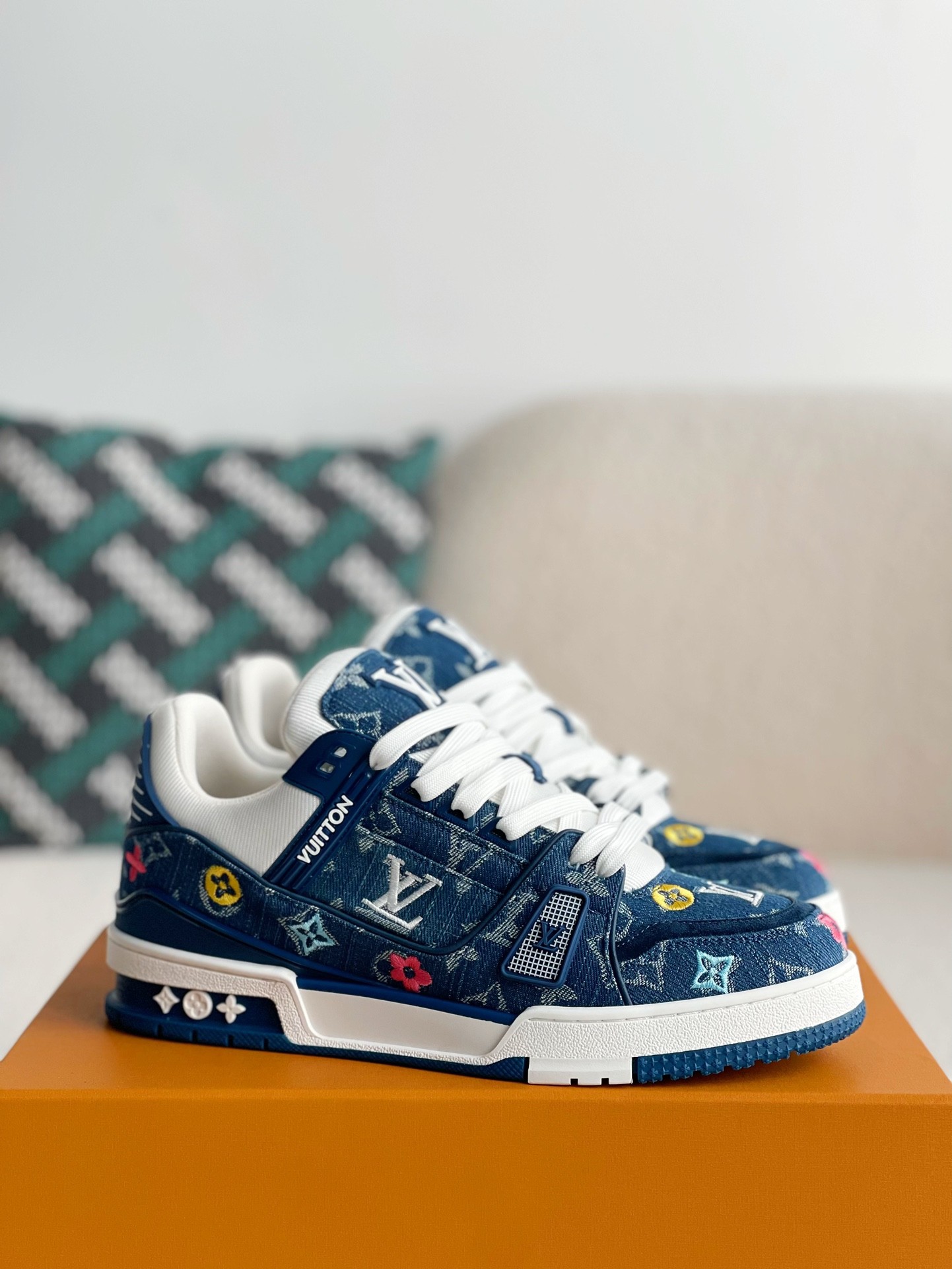 「#3239」 LOUIS VUITTON TRAINER SNEAKERS