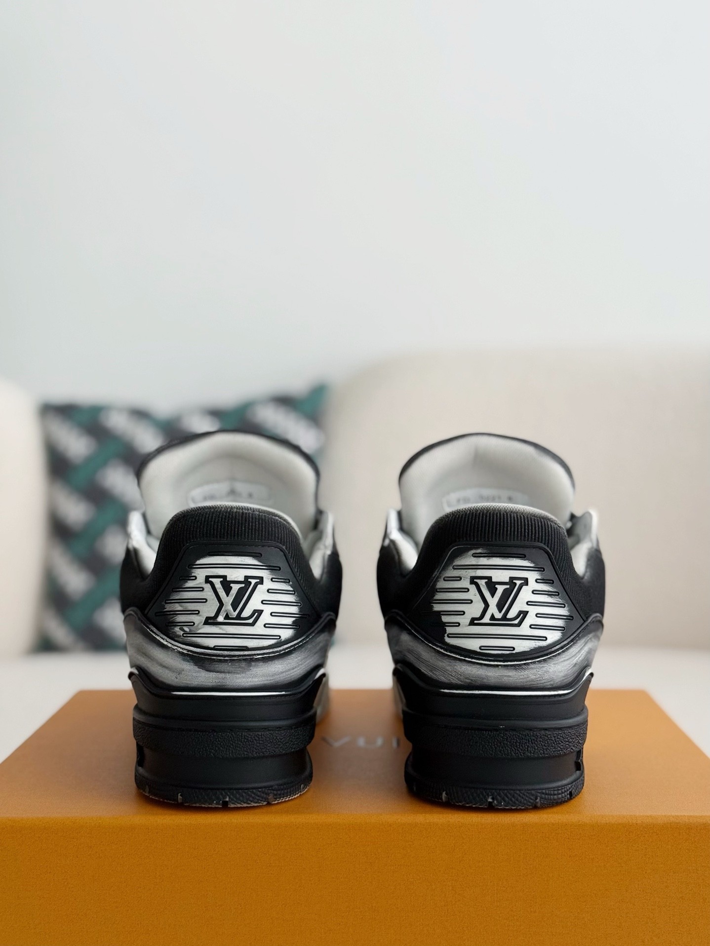 LOUIS VUITTON TRAINER SNEAKERS