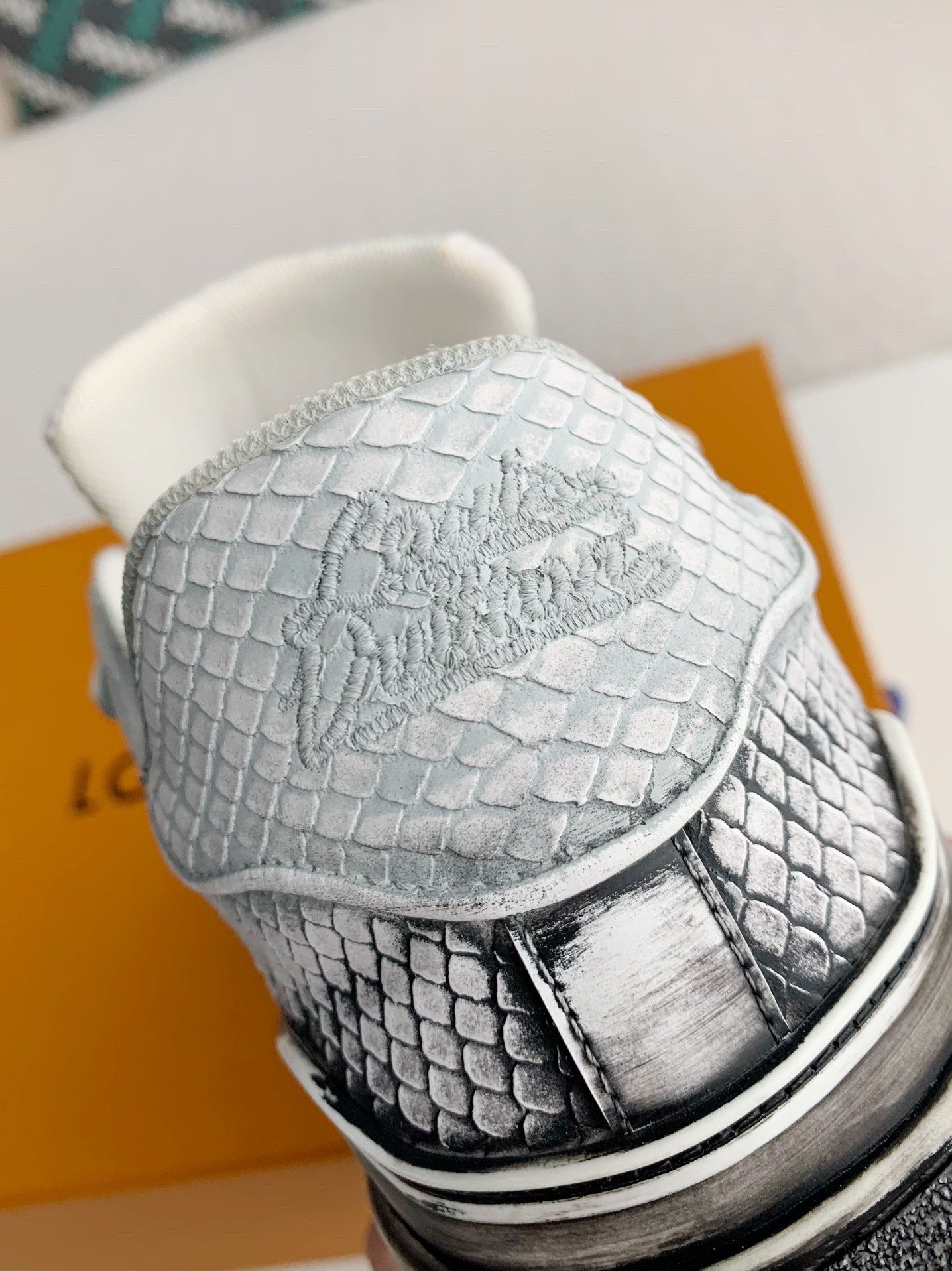 「#3315」 LOUIS VUITTON TRAINER SNEAKERS