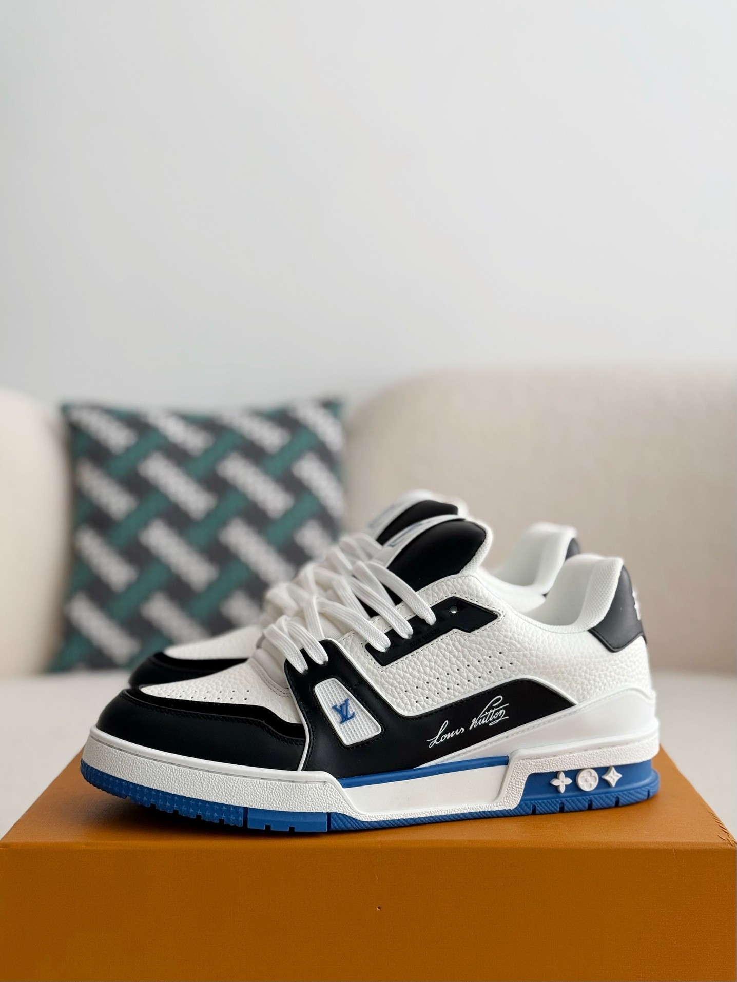「#3720」LOUIS VUITTON TRAINER SNEAKERS