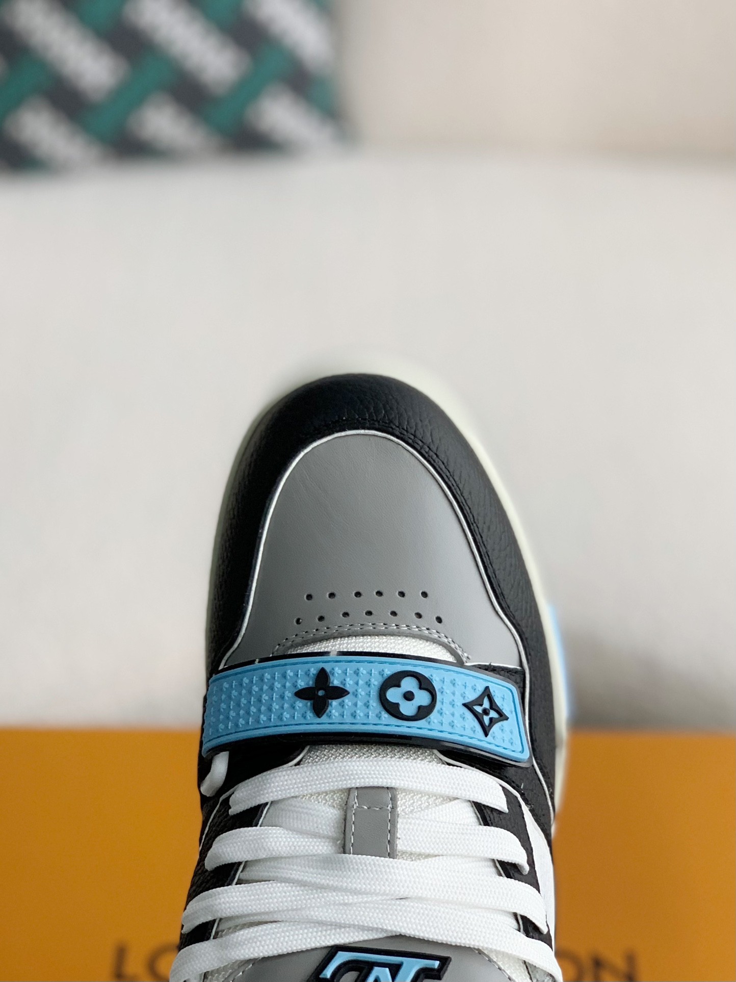 「#2325」LOUIS VUITTON TRAINER Sneakers