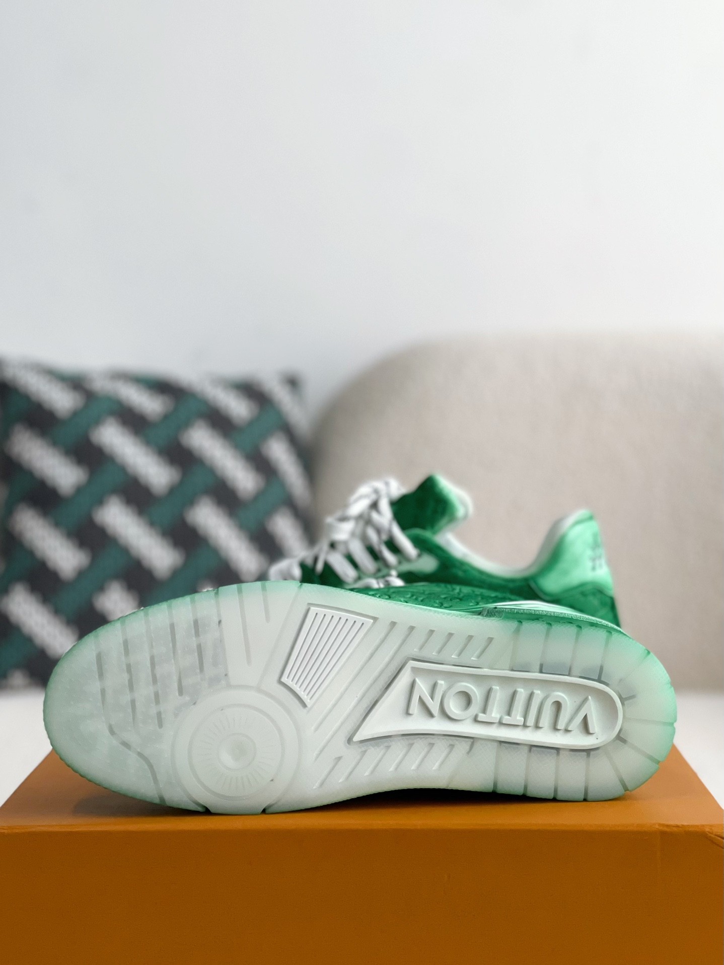 「#3564」 LOUIS VUITTON TRAINER SNEAKERS