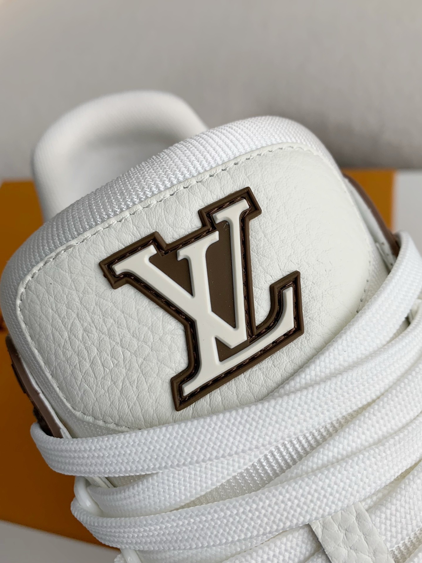 「#3135」 LOUIS VUITTON TRAINER SNEAKERS