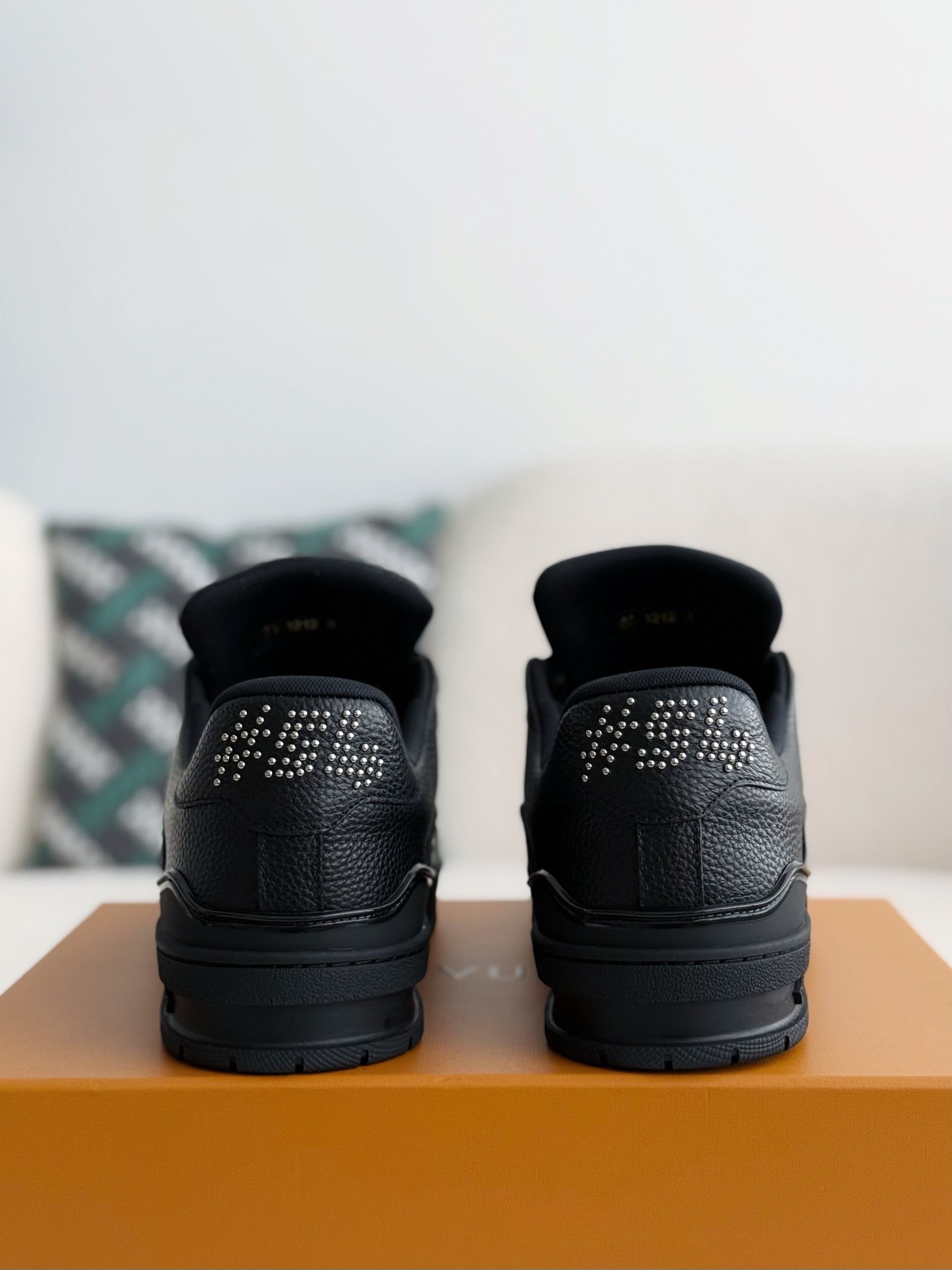 「#3875」 LOUIS VUITTON Cow leather/Round head buckle Casual Shoes