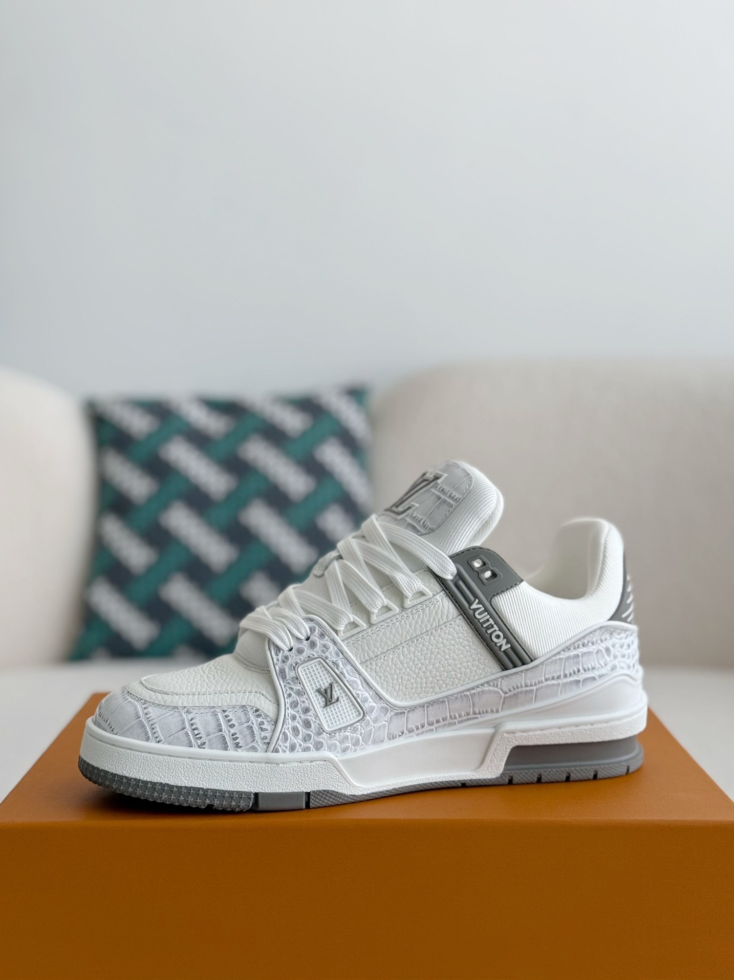 「#3696」 LOUIS VUITTON TRAINER SNEAKERS