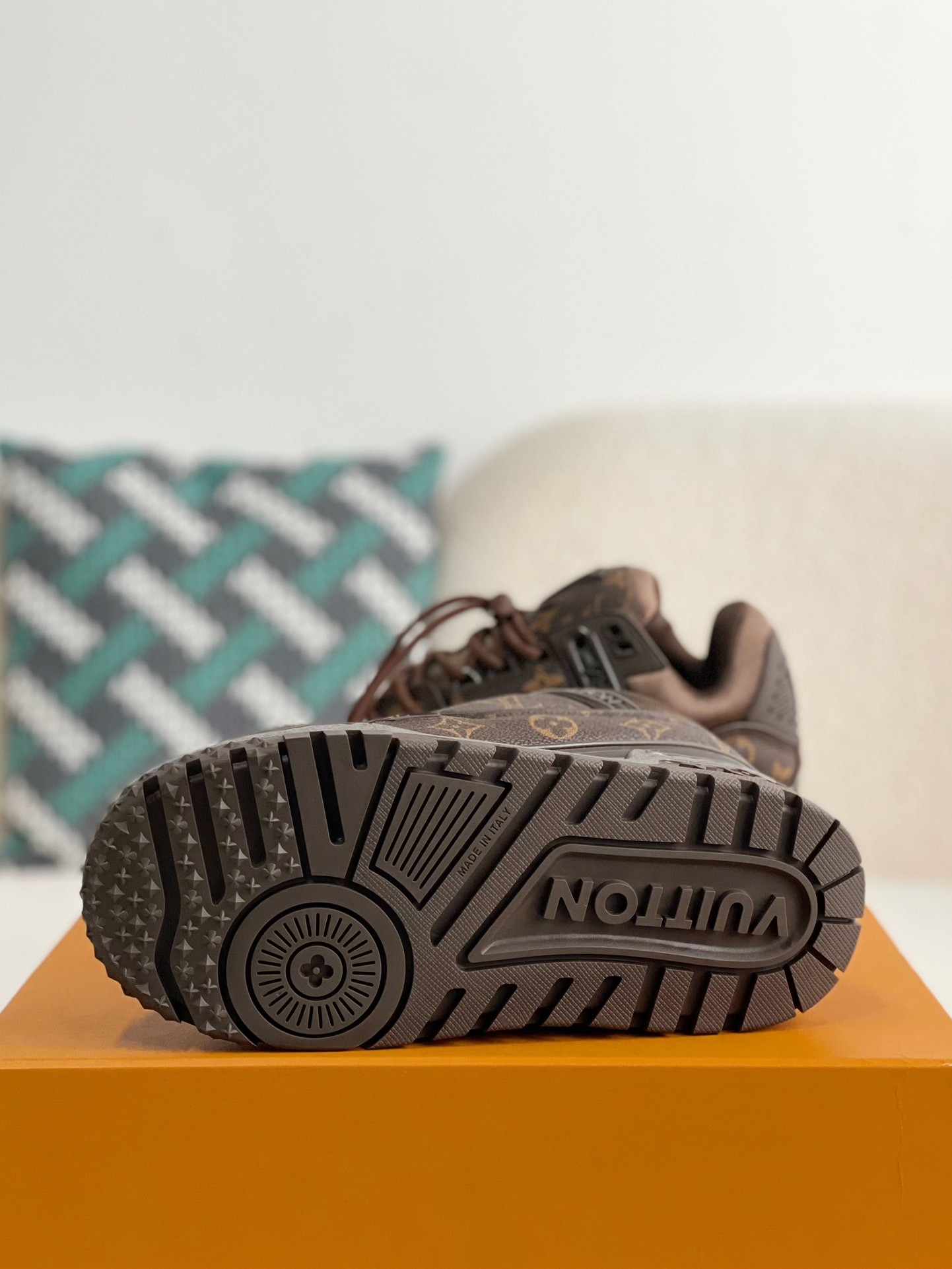 「#3340」 LOUIS VUITTON TRAINER SNEAKERS