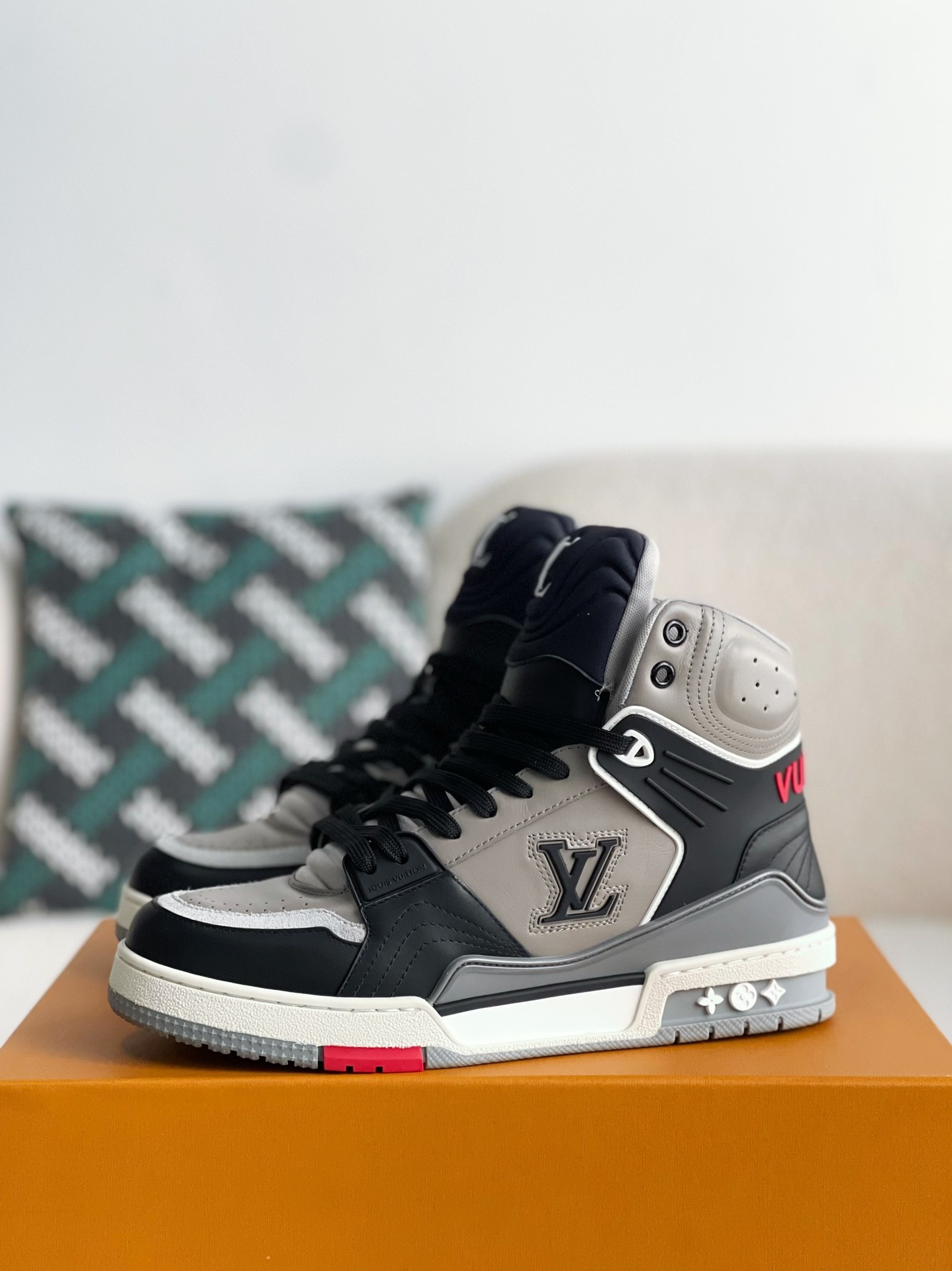 「#3918」LOUIS VUITTON TRAINER SNEAKERS