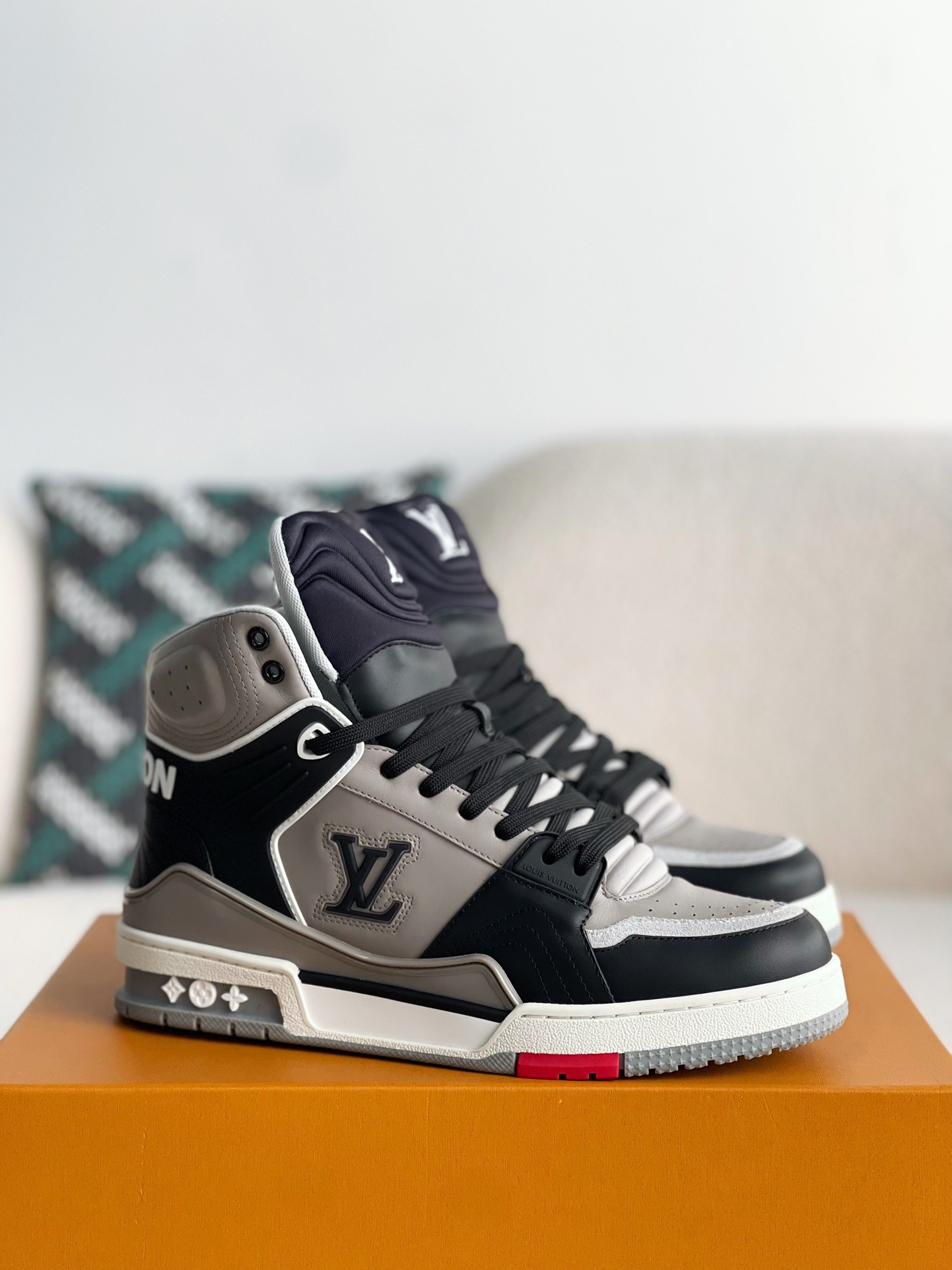 「#3196」LOUIS VUITTON TRAINER SNEAKERS