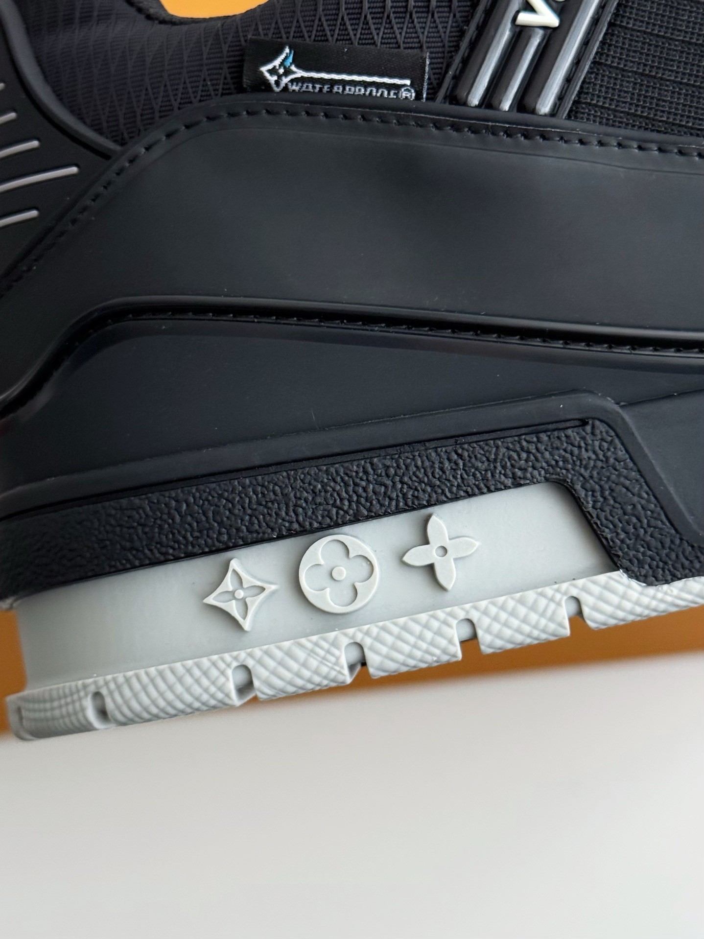 LOUIS VUITTON TRAINER SNEAKERS