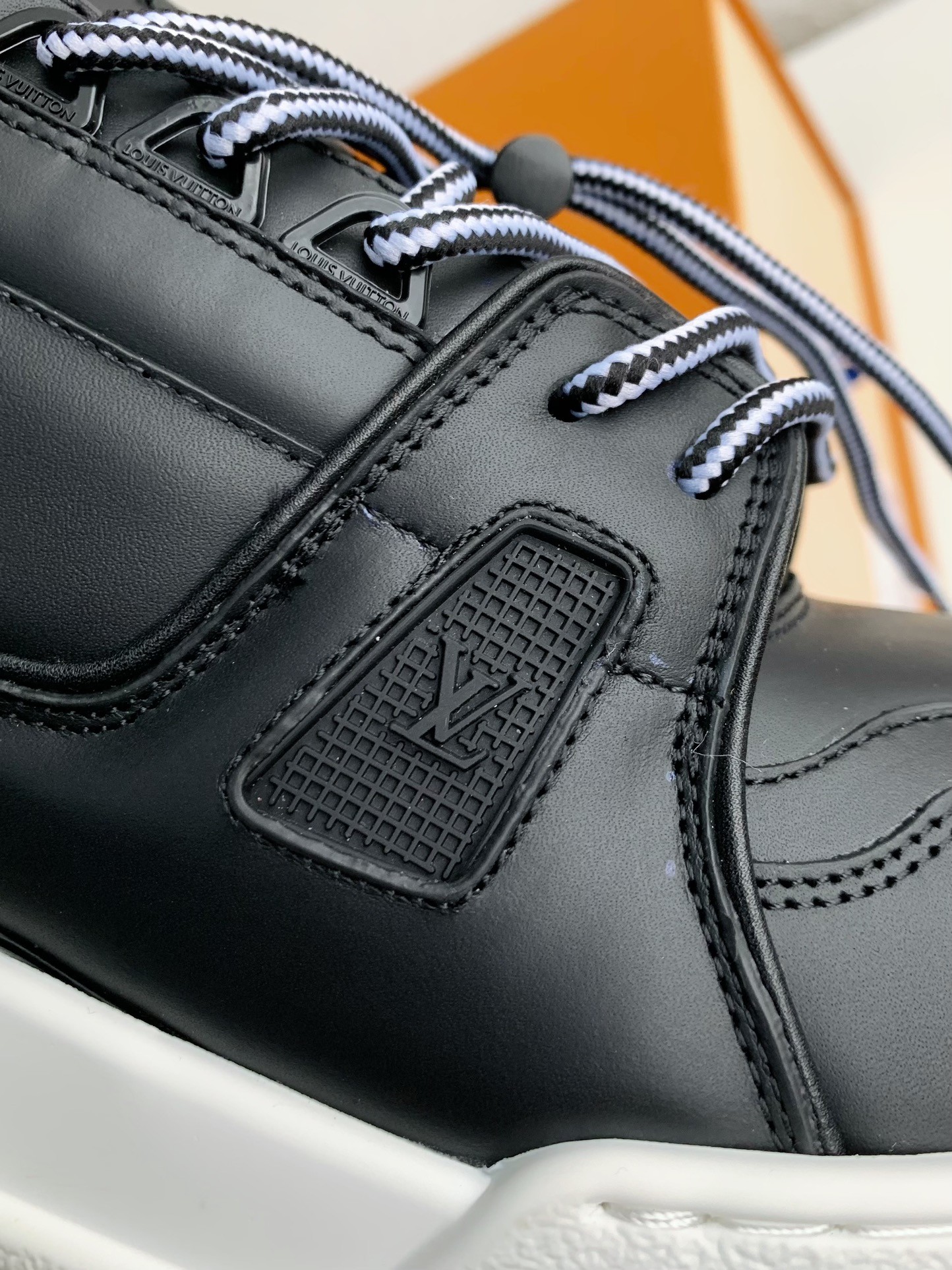 「#3338」 LOUIS VUITTON TRAINER Maxi SNEAKERS