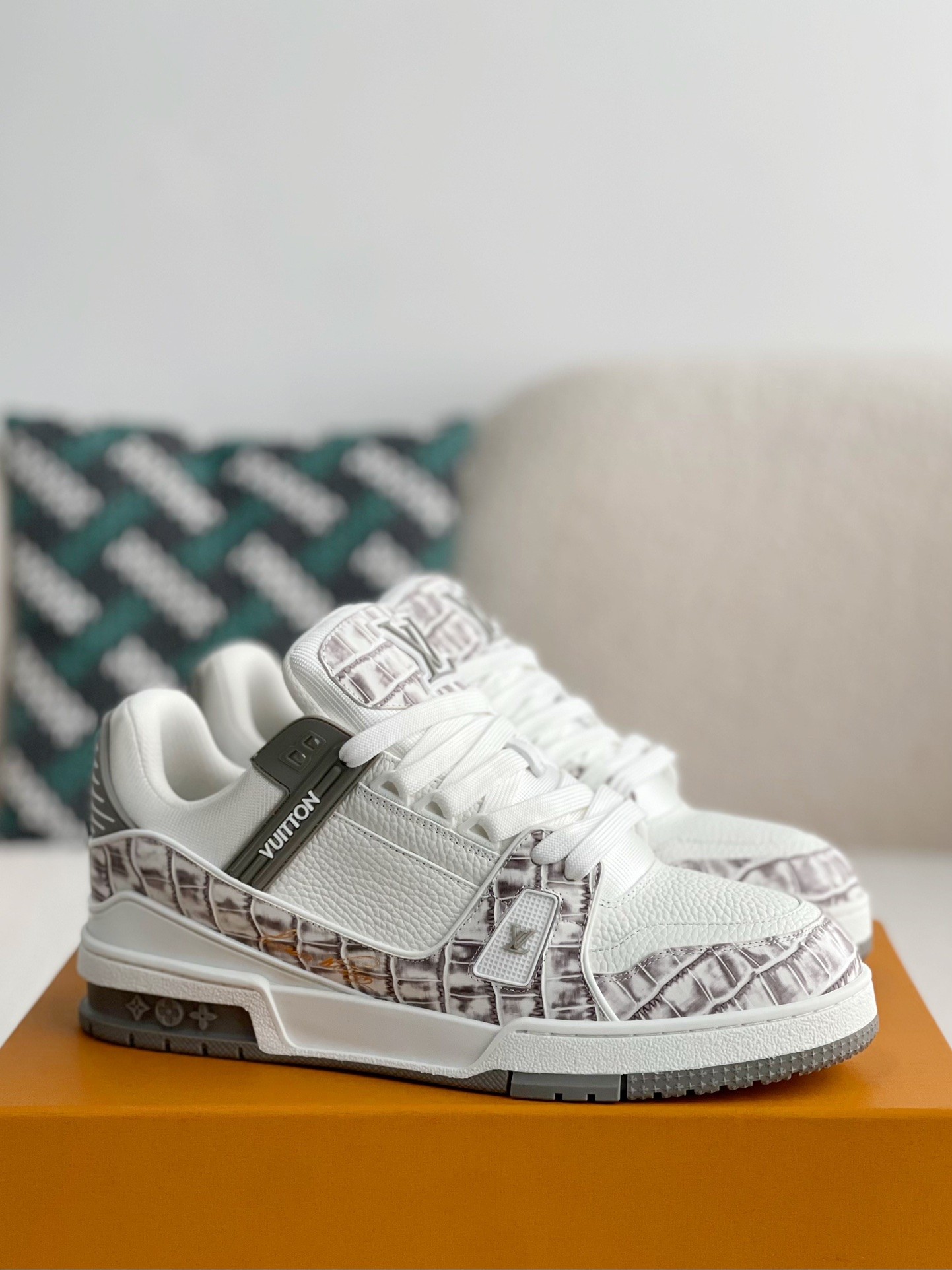 「#3368」 LOUIS VUITTON TRAINER SNEAKERS