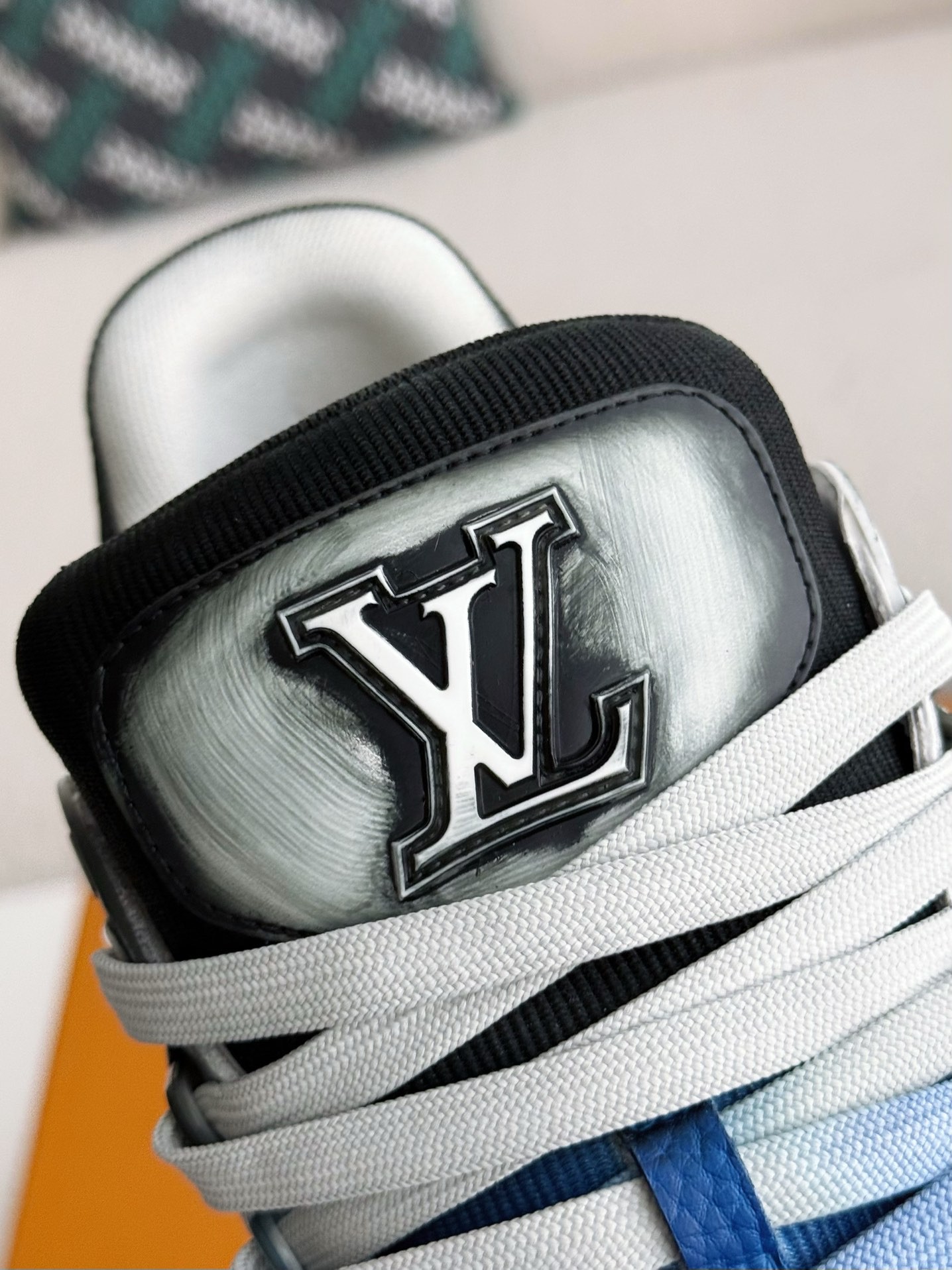 LOUIS VUITTON TRAINER SNEAKERS