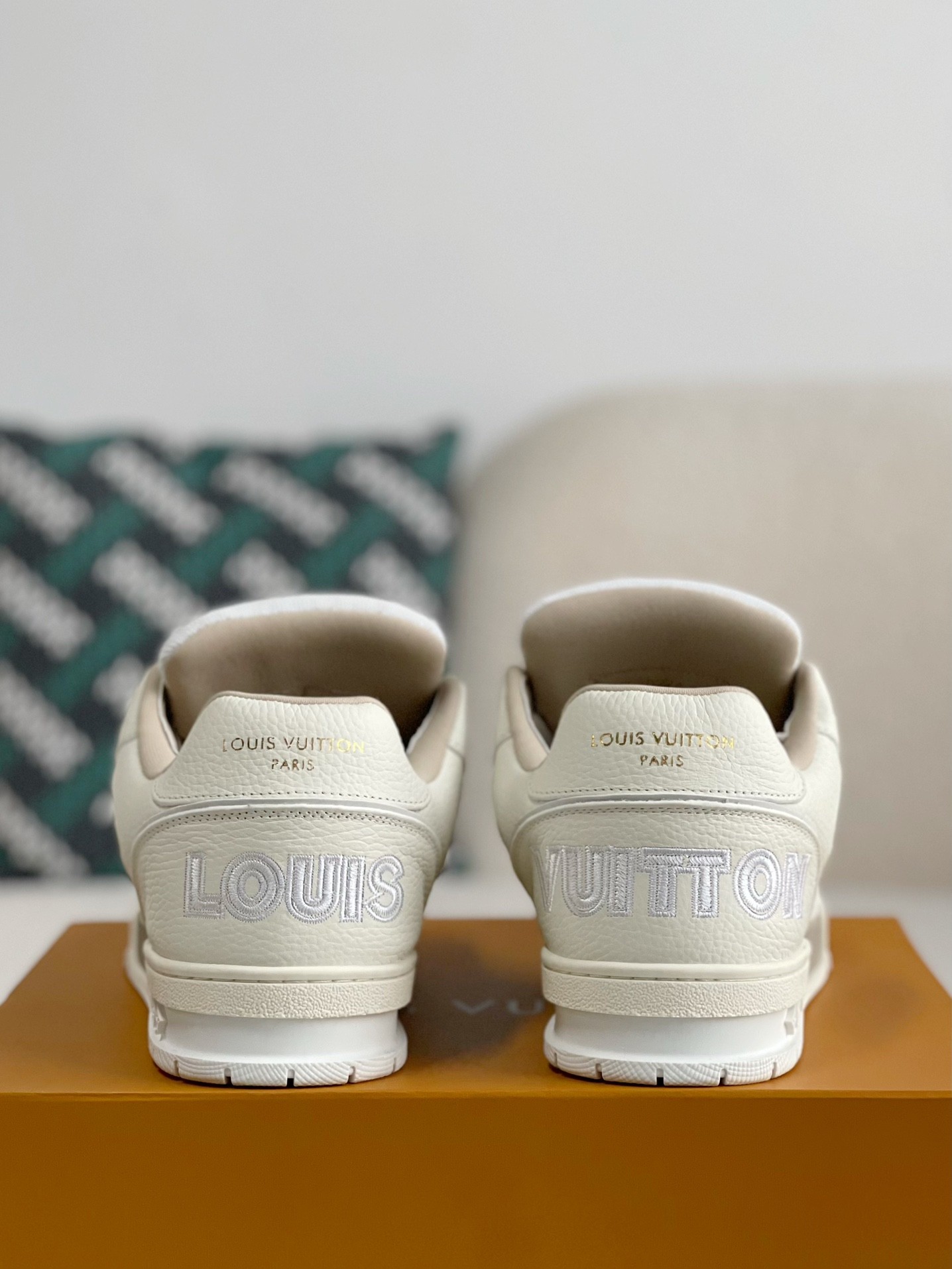 「#3343」 LOUIS VUITTON TRAINER SNEAKERS