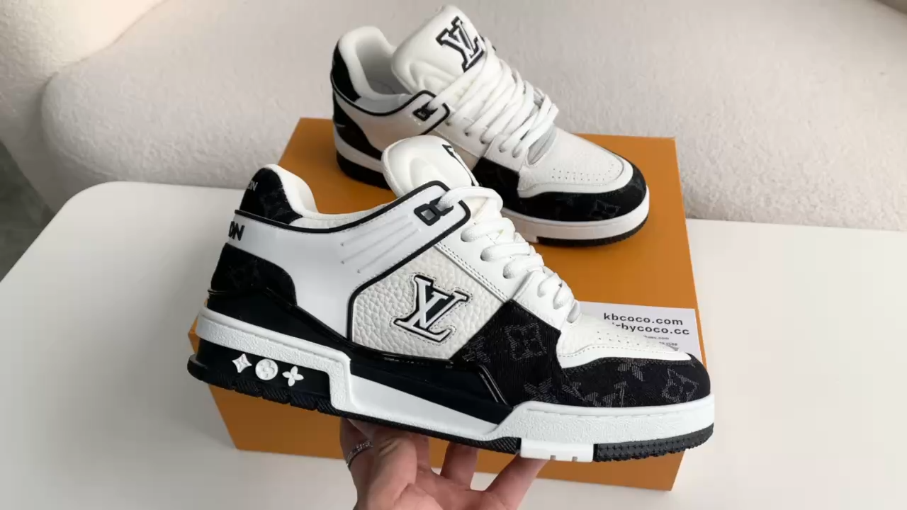 「#3049」LOUIS VUITTON SNEAKERS