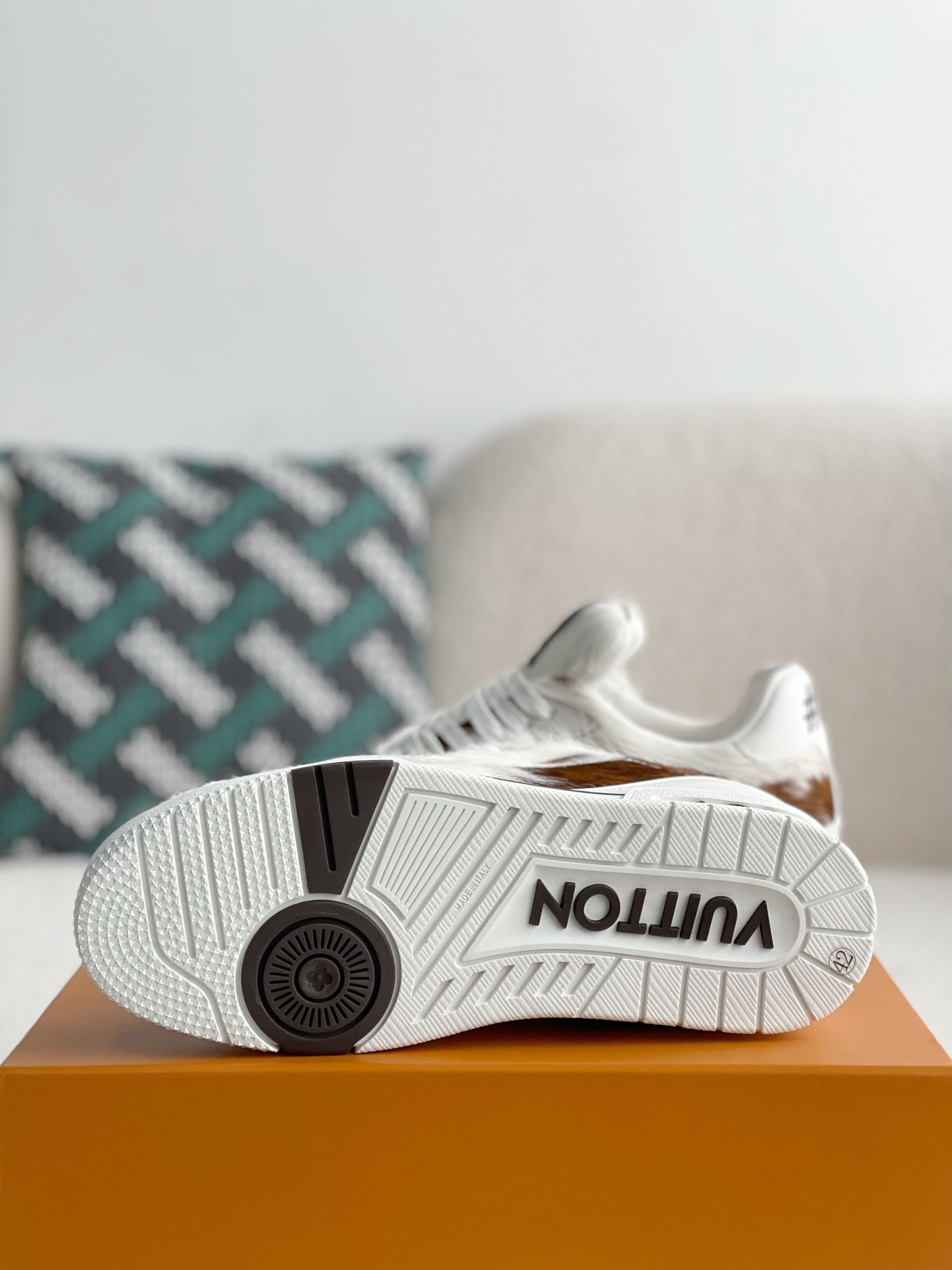 「#3530」 LOUIS VUITTON TRAINER SNEAKERS