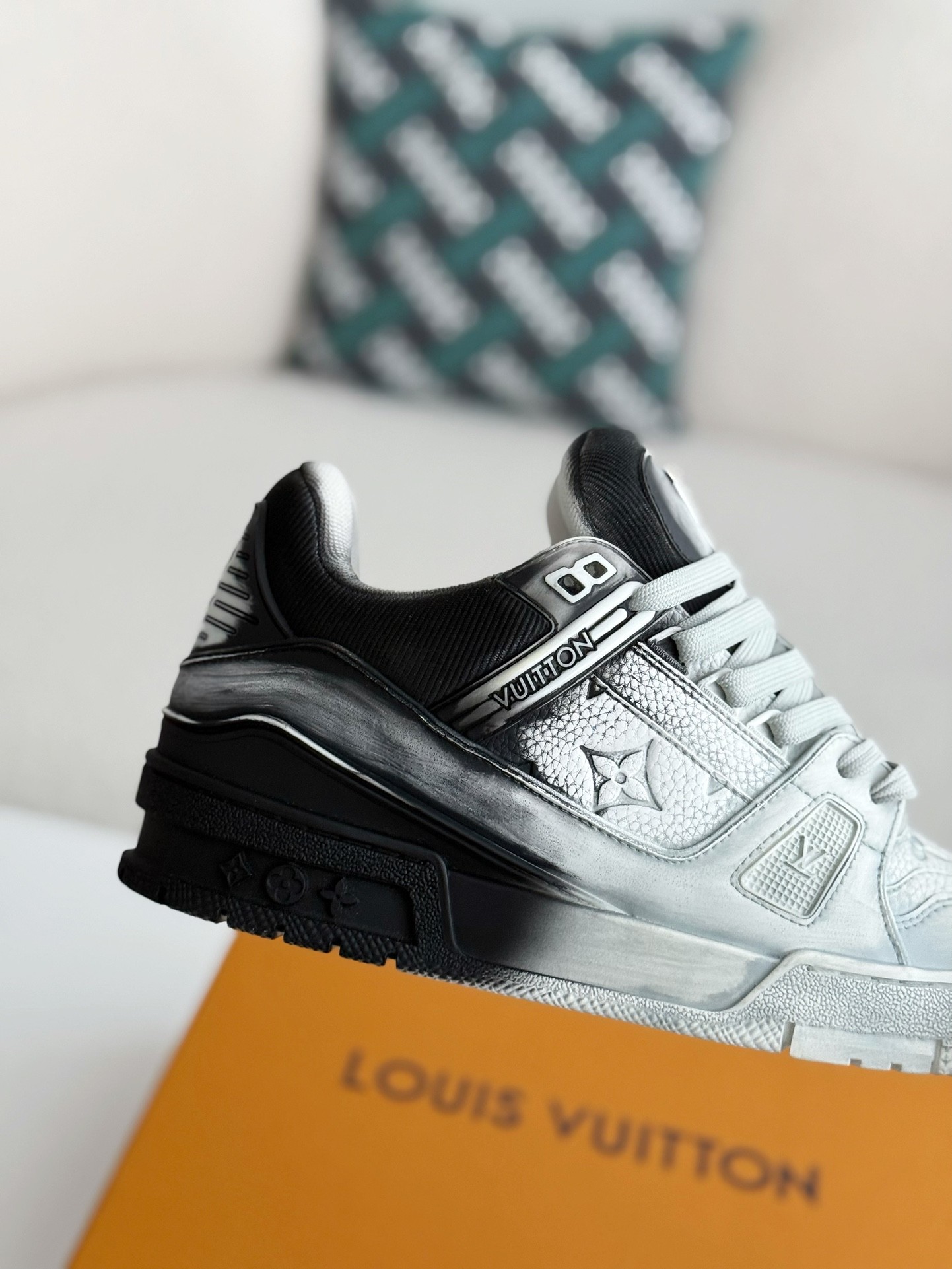 LOUIS VUITTON TRAINER SNEAKERS