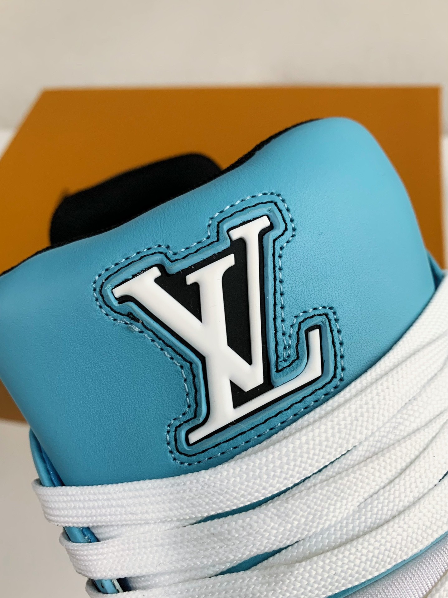 「#3342」 LOUIS VUITTON TRAINER SNEAKERS