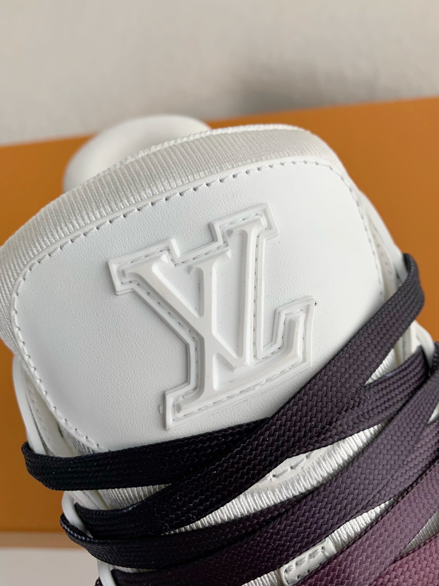 「#3142」 LOUIS VUITTON TRAINER SNEAKERS