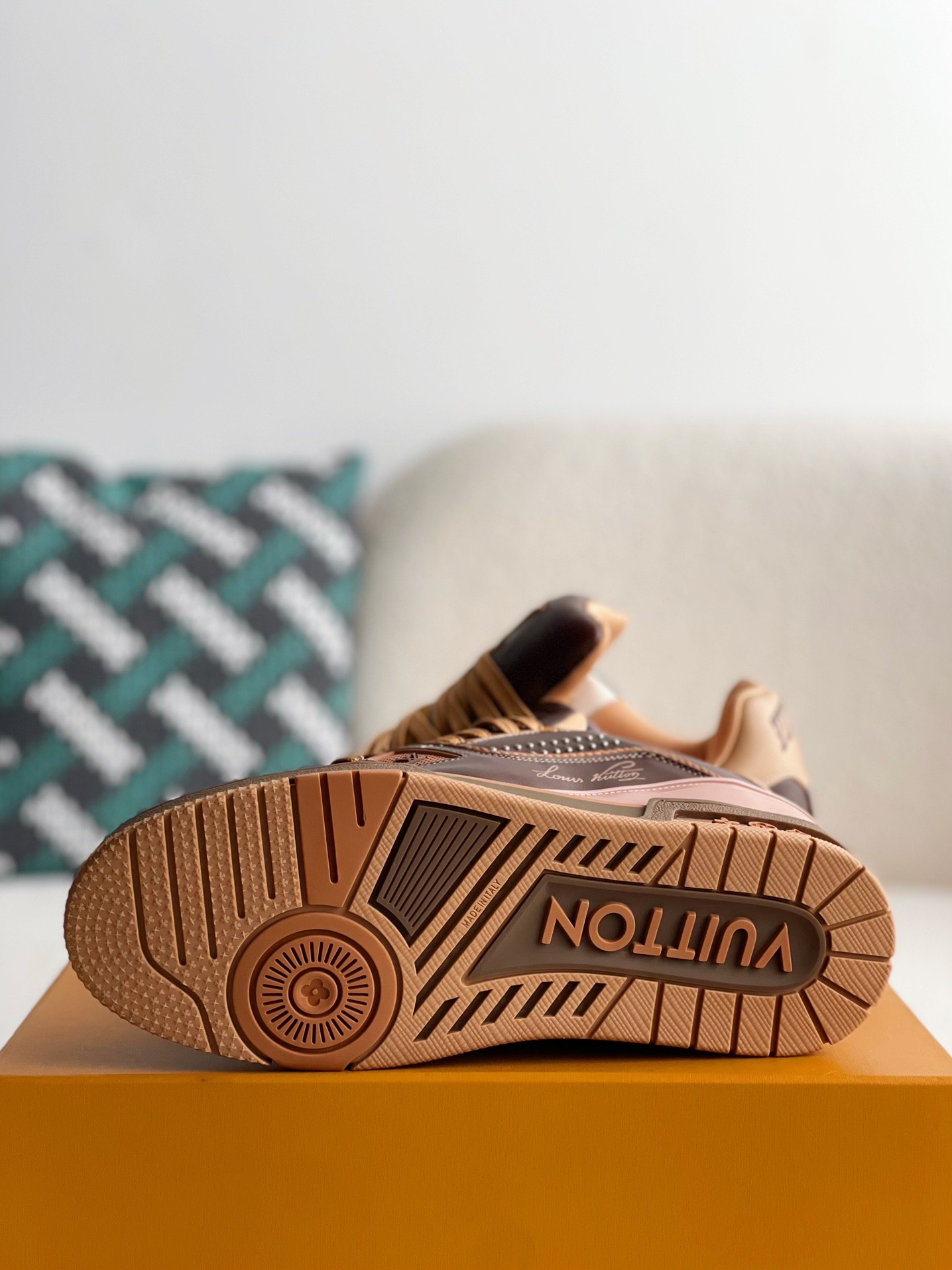 「#3309」 LOUIS VUITTON TRAINER SNEAKERS