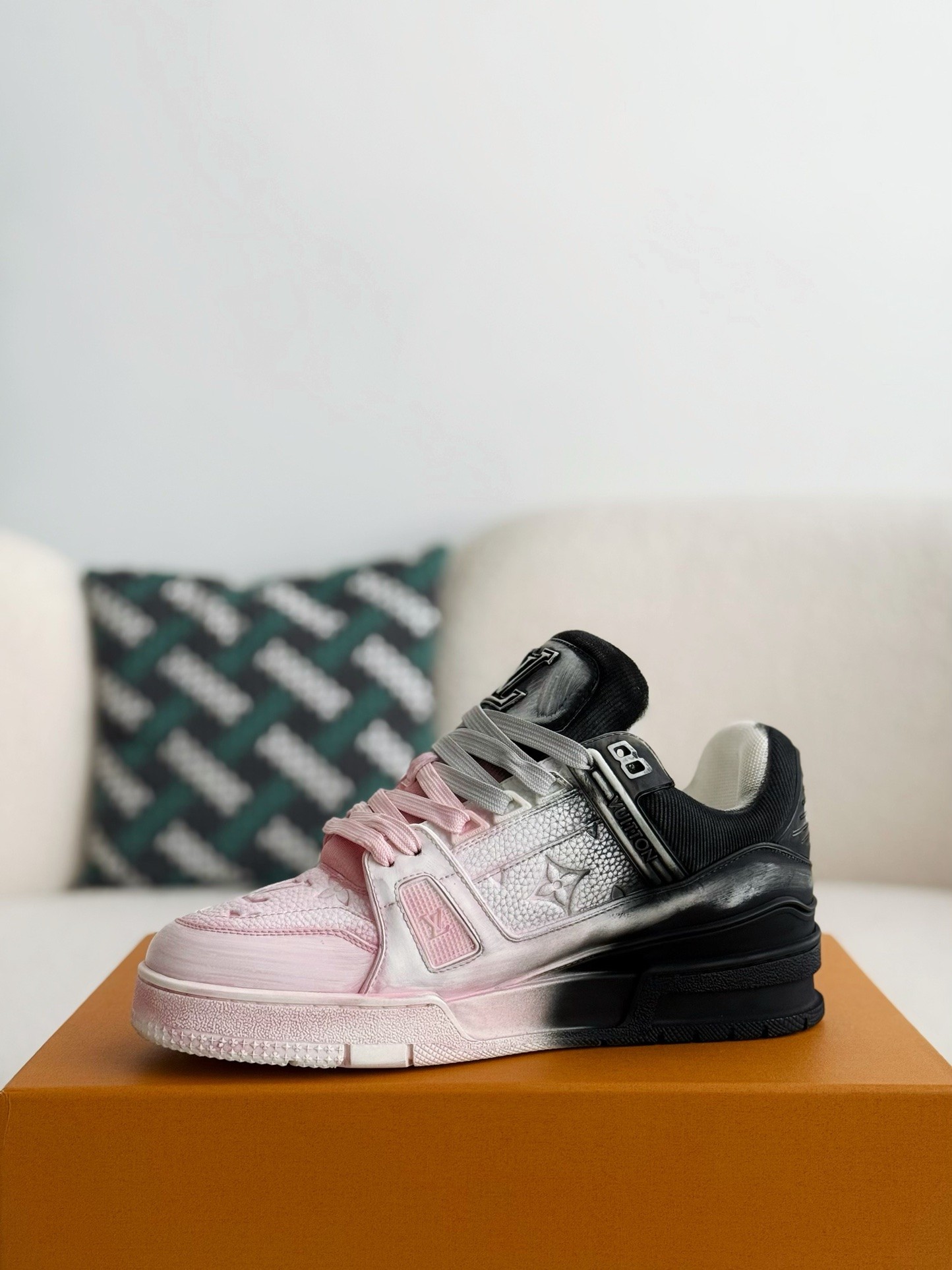 LOUIS VUITTON TRAINER SNEAKERS