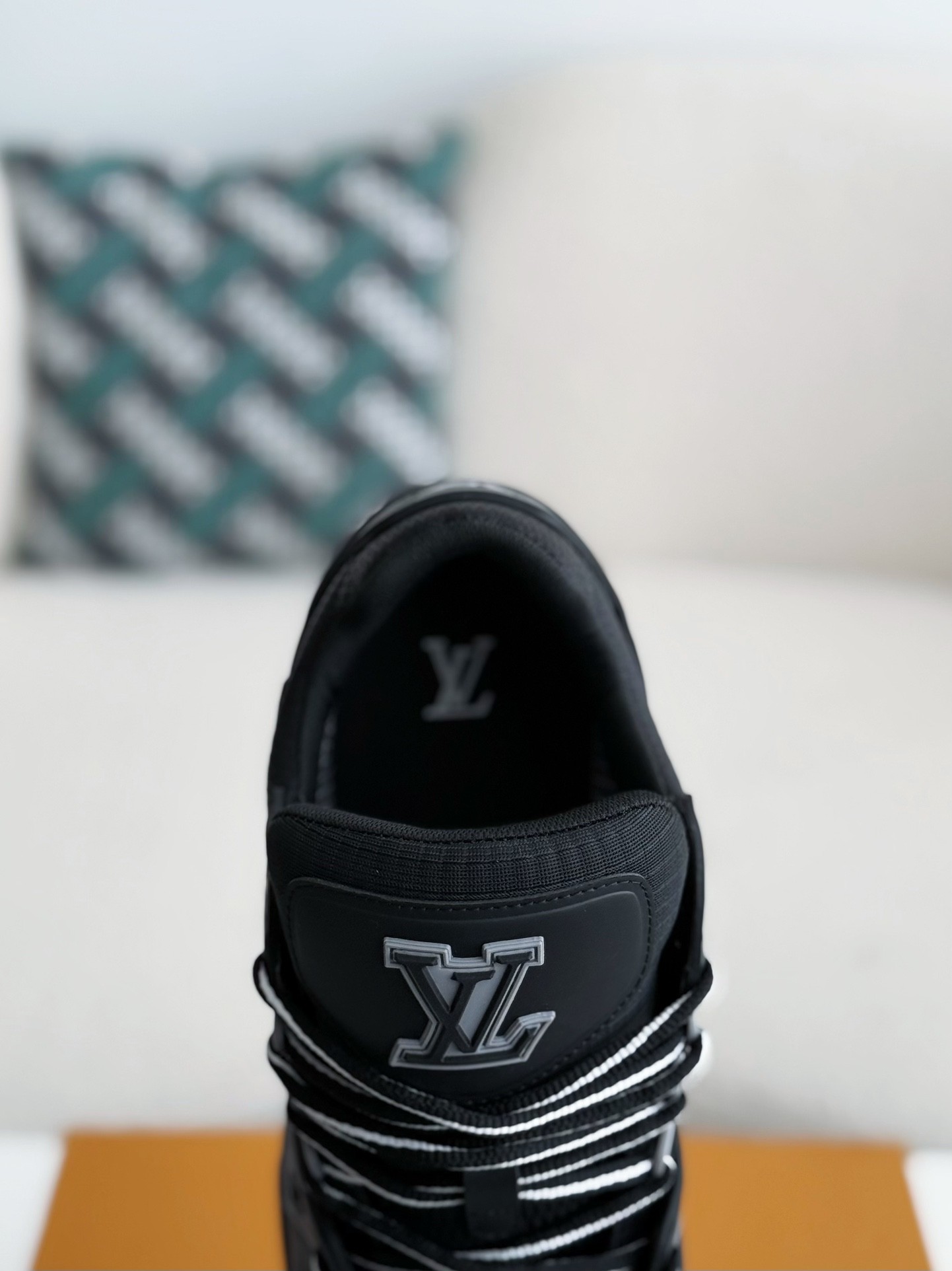 LOUIS VUITTON TRAINER SNEAKERS