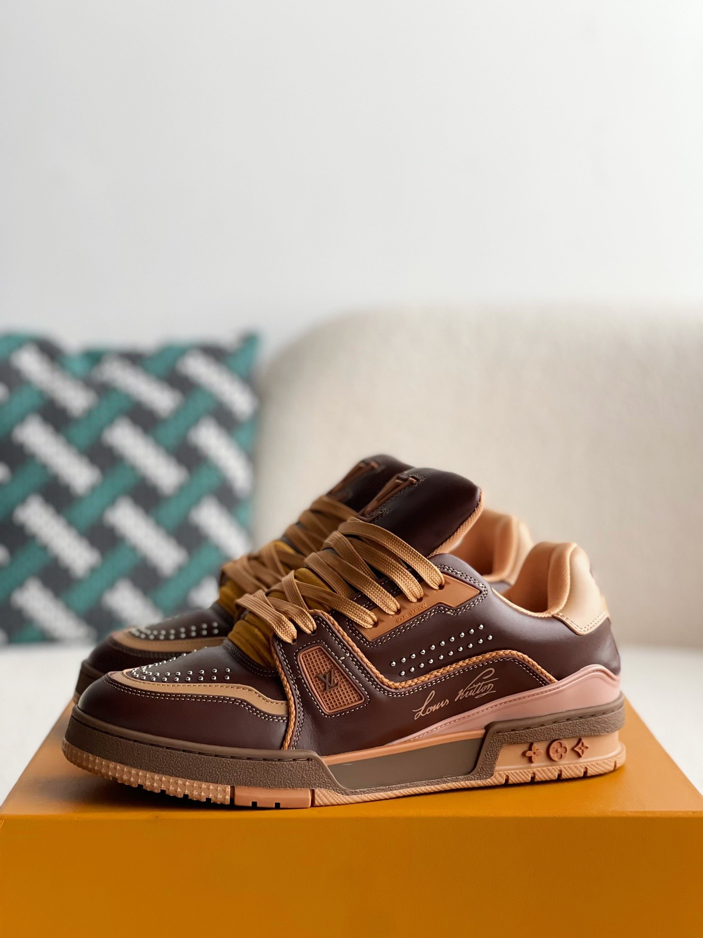 「#3309」 LOUIS VUITTON TRAINER SNEAKERS