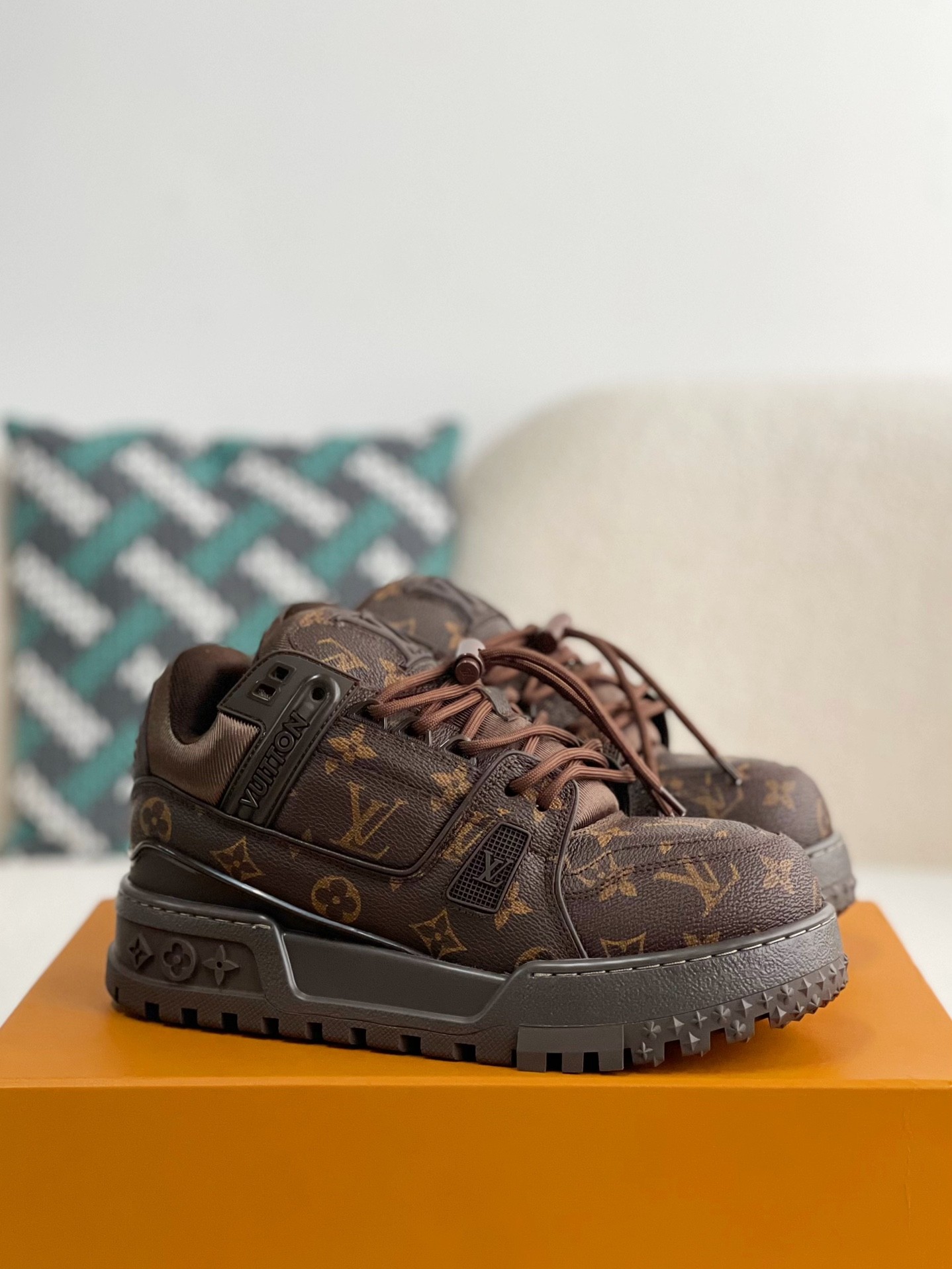 「#3340」 LOUIS VUITTON TRAINER SNEAKERS