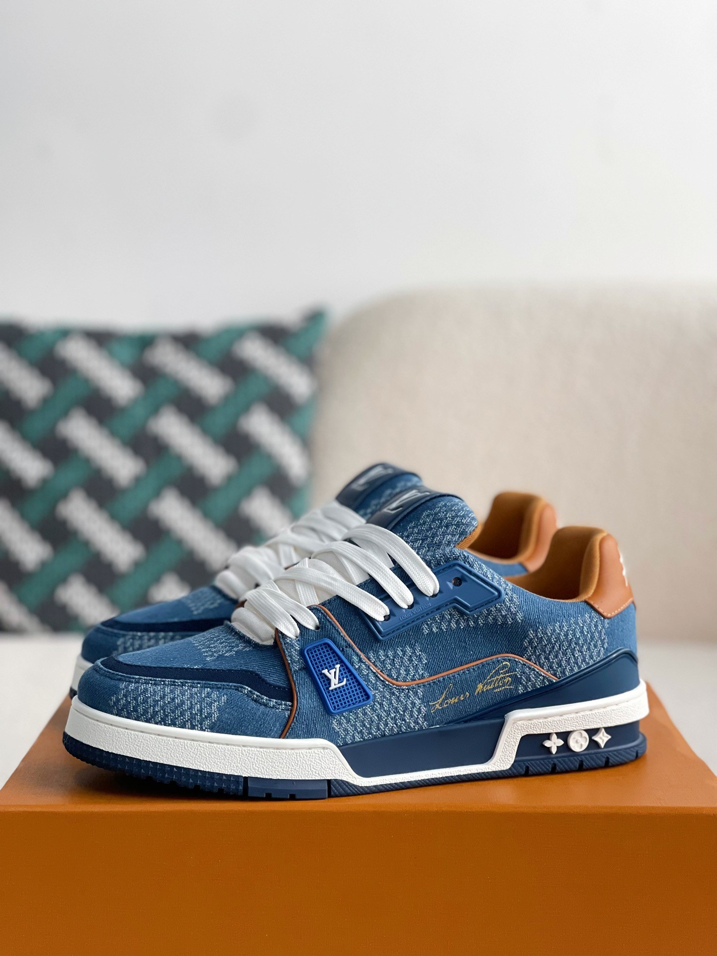 「#3124」LOUIS VUITTON SNEAKERS