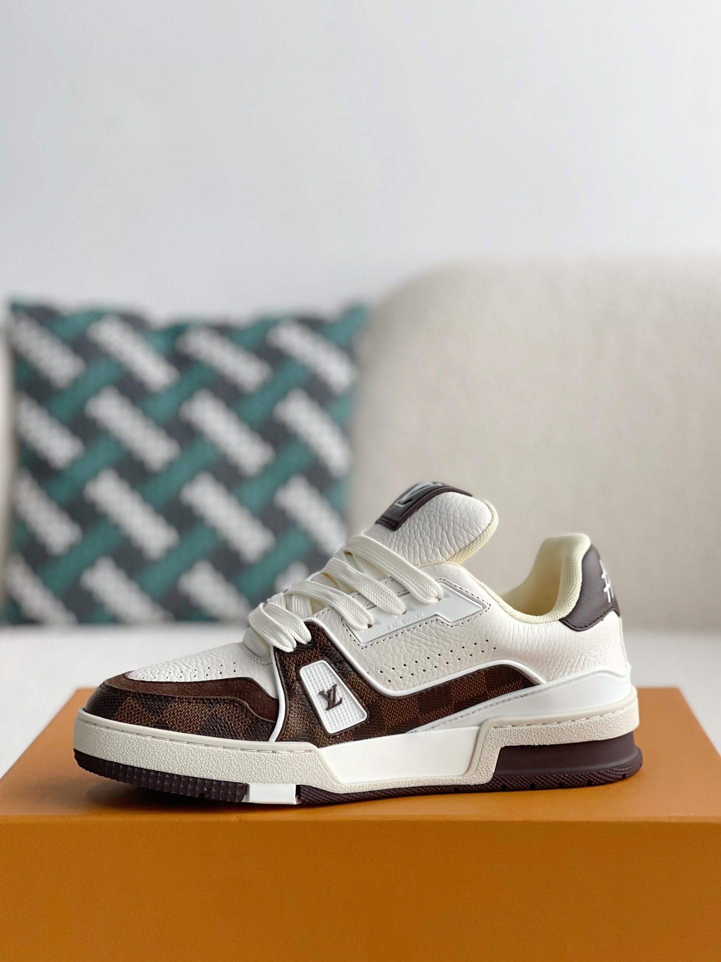 「#3385」 LOUIS VUITTON TRAINER SNEAKERS
