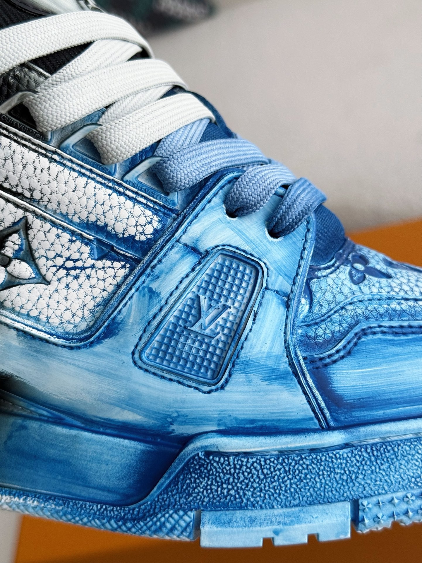 LOUIS VUITTON TRAINER SNEAKERS