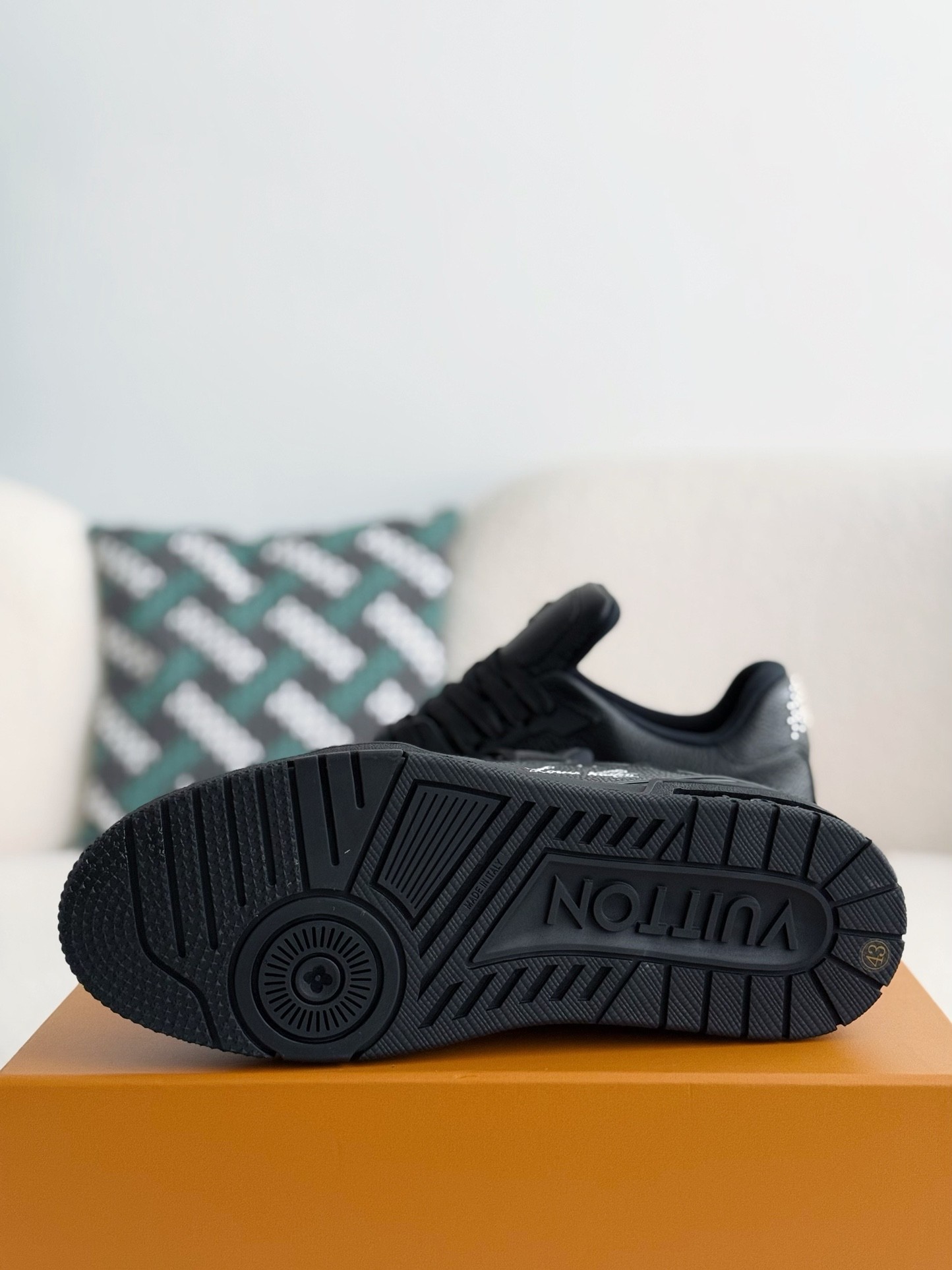 「#3875」 LOUIS VUITTON Cow leather/Round head buckle Casual Shoes