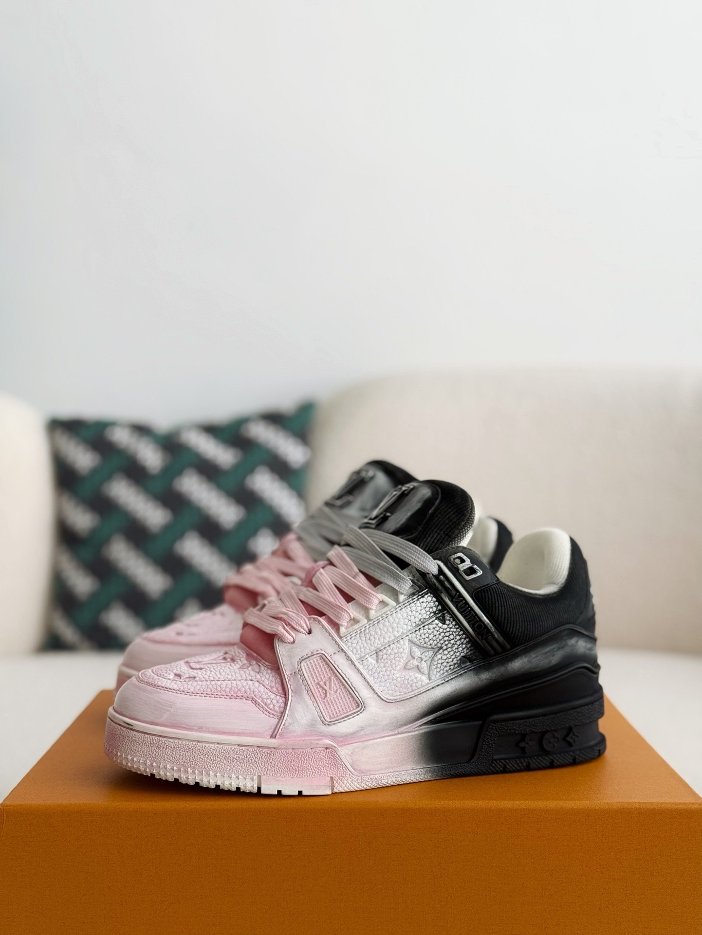 LOUIS VUITTON TRAINER SNEAKERS