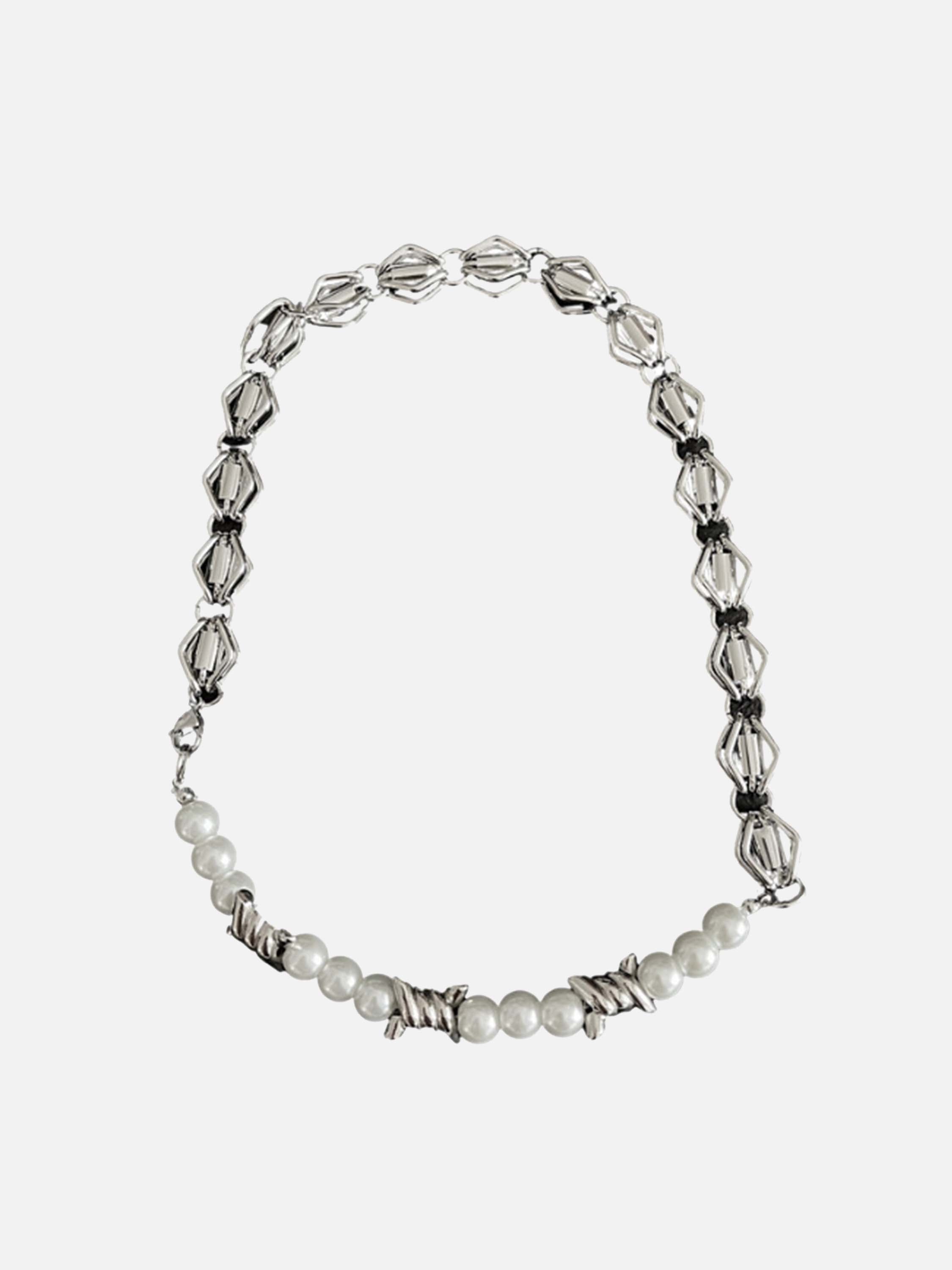 The Supermade Pearl Clavicle Necklace