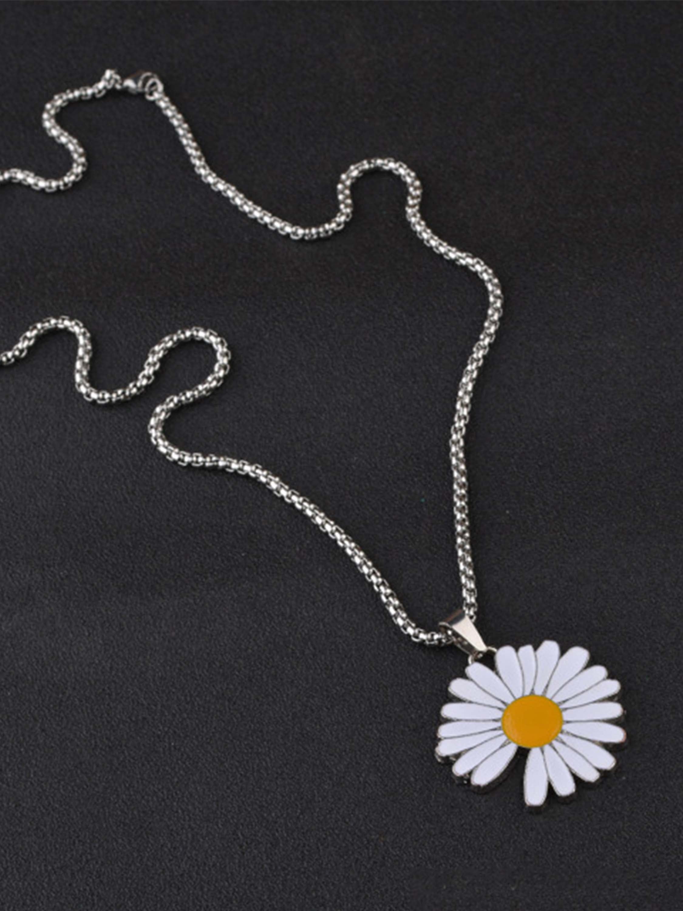 The Supermade Daisy Hip Hop Necklace