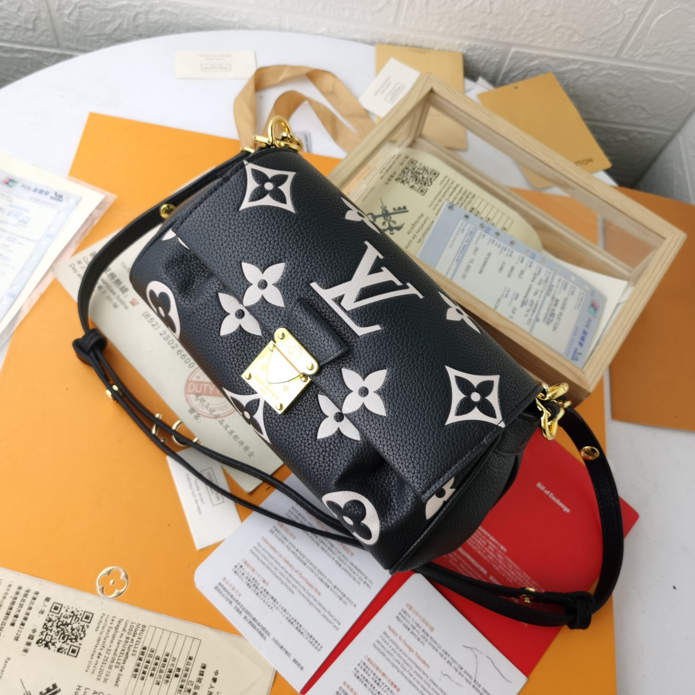 Favorite Handbag Black&Beige Size 24*14* 9cm