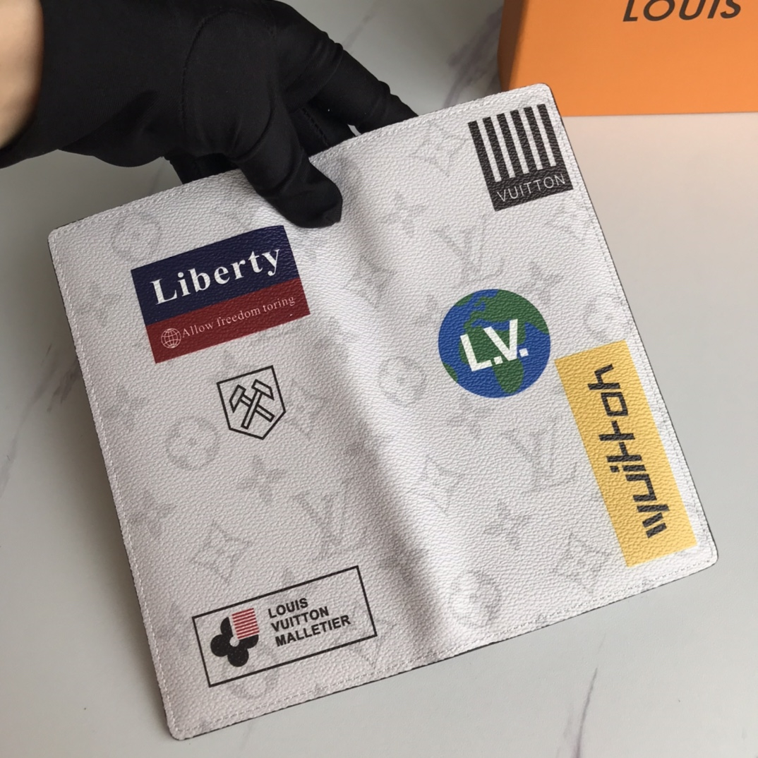 Wallets 2 colors SIZE:19*10CM