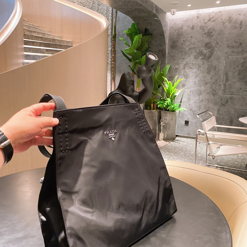 Women's Casual Nylon Waterproof Cloth Bag Size 40 * 15 * 38cm