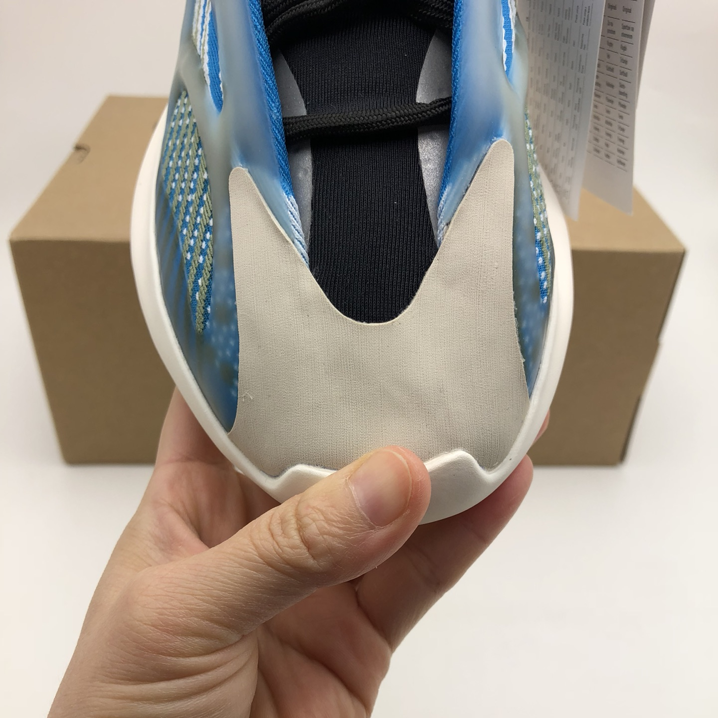 Yeezy Boost 700V3 EU36-EU46 / US3.5-US11