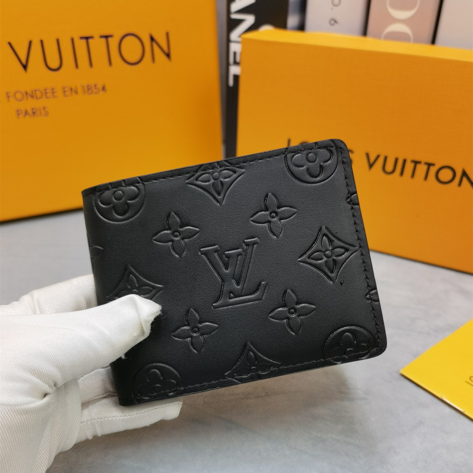 Wallet size:11*8.5*2CM