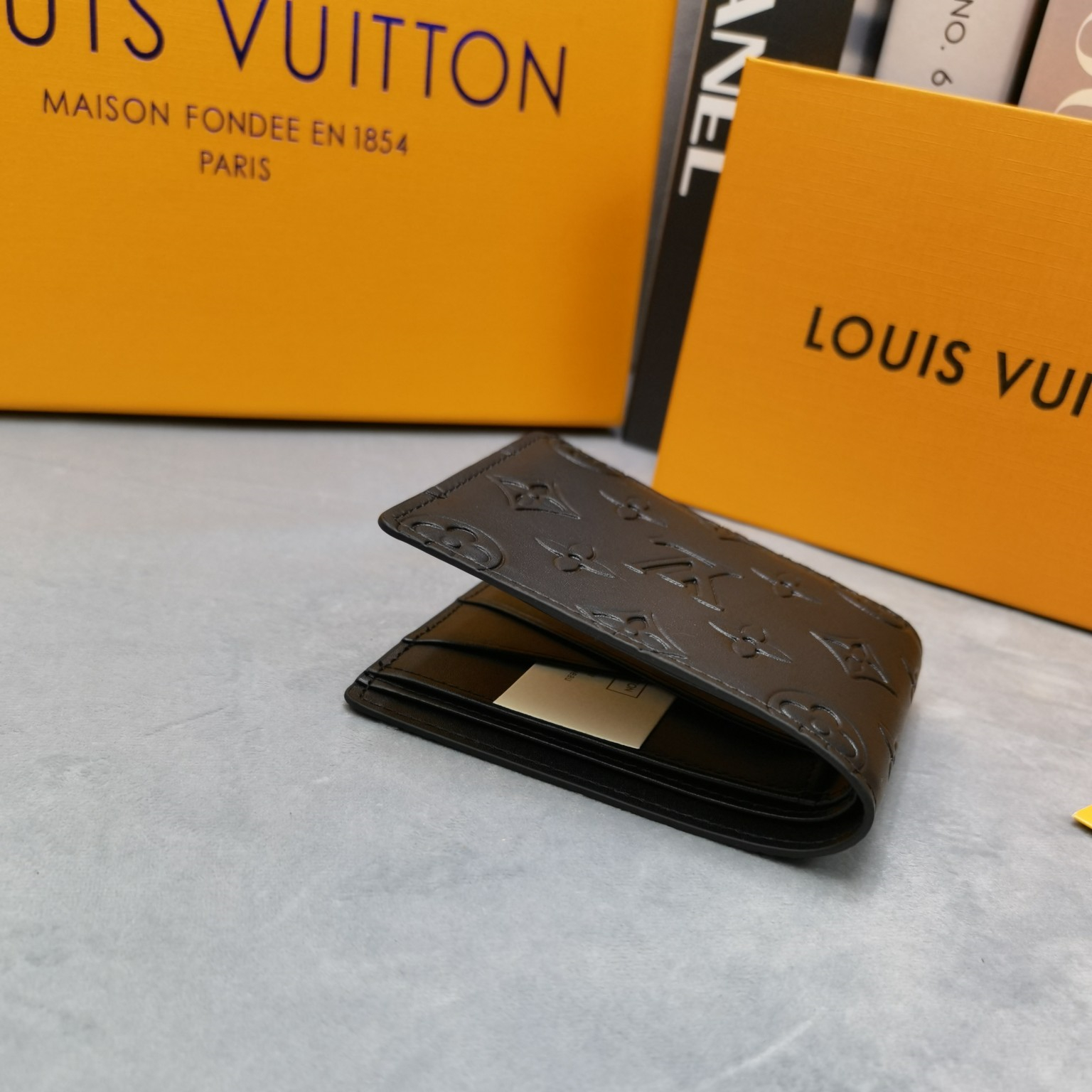 Wallet size:11*8.5*2CM