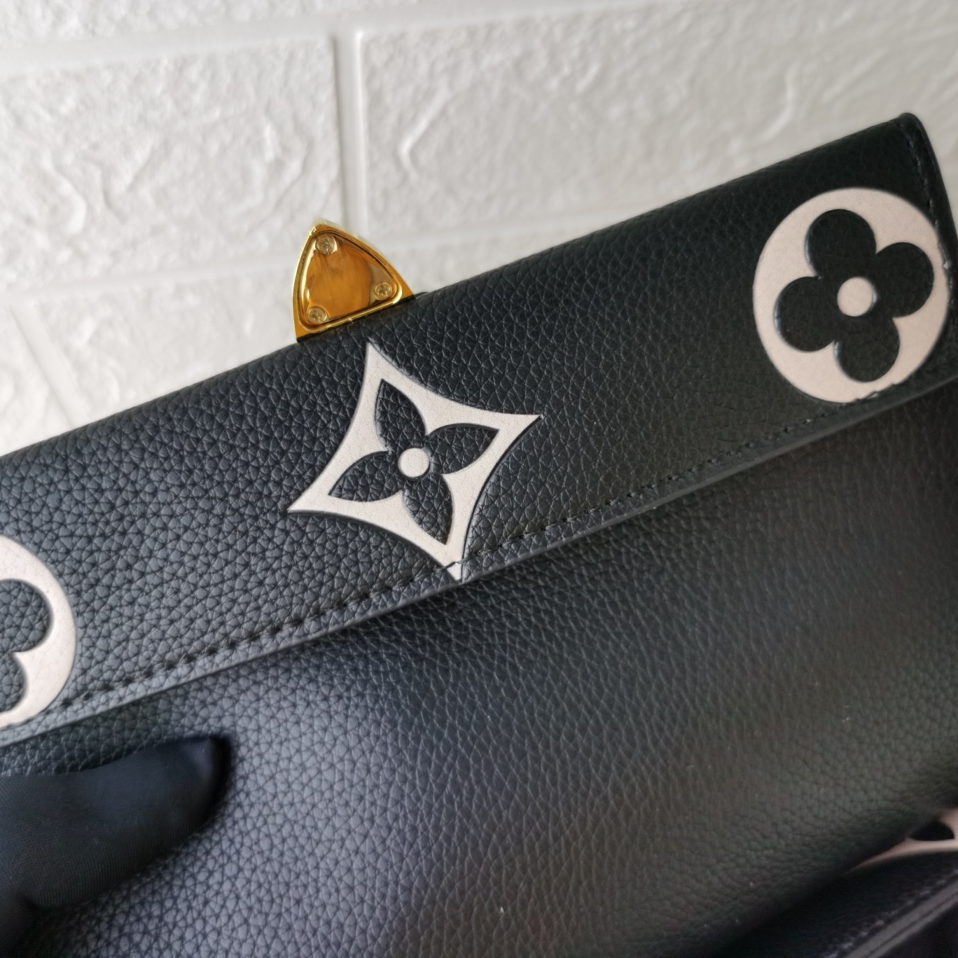 Favorite Handbag Black&Beige Size 24*14* 9cm