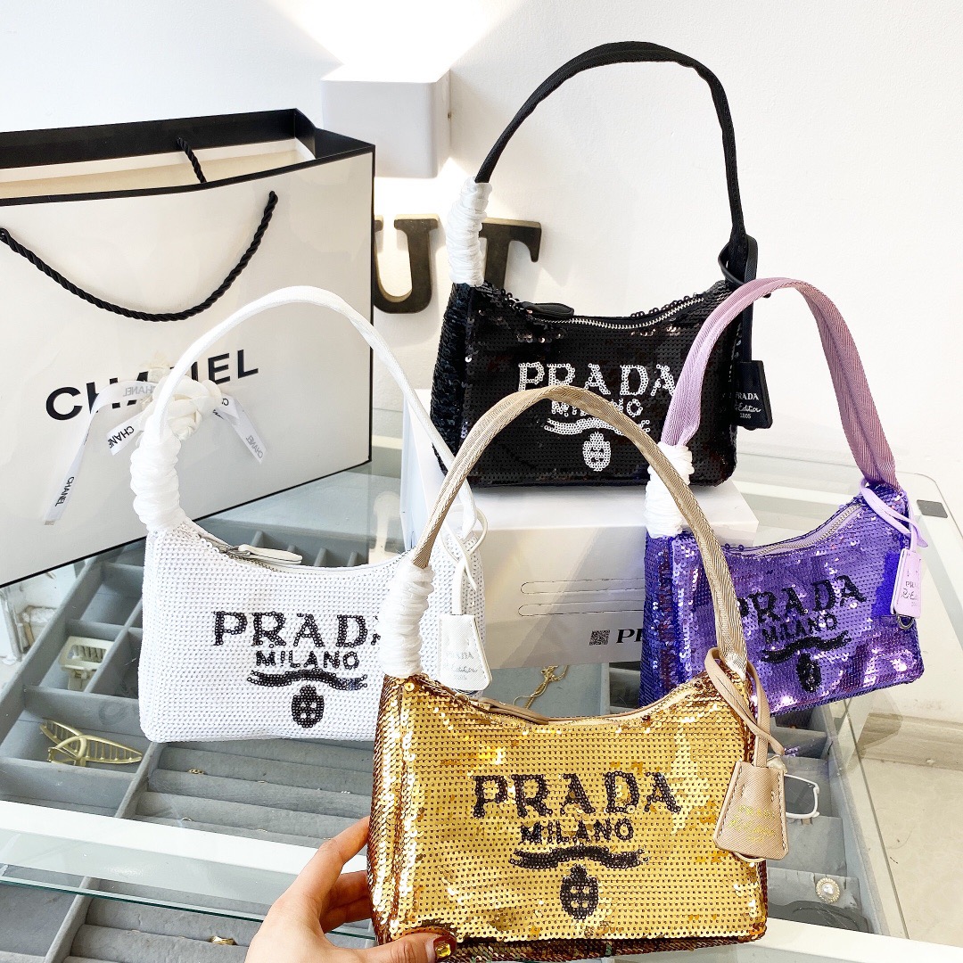 Re-Edition 2000 hobo Bag Size:22CM