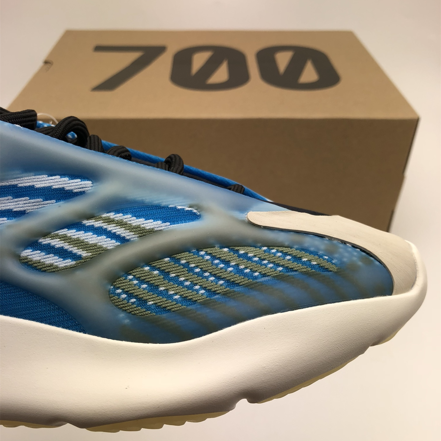 Yeezy Boost 700V3 EU36-EU46 / US3.5-US11