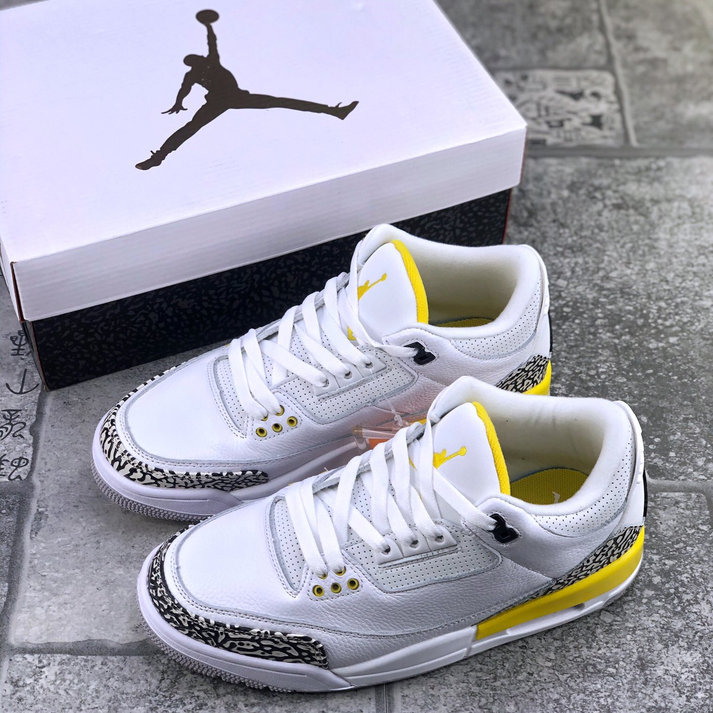Air Jordan 3 WMNS “Laser Orange” Size:EU36-EU46/US4-US12