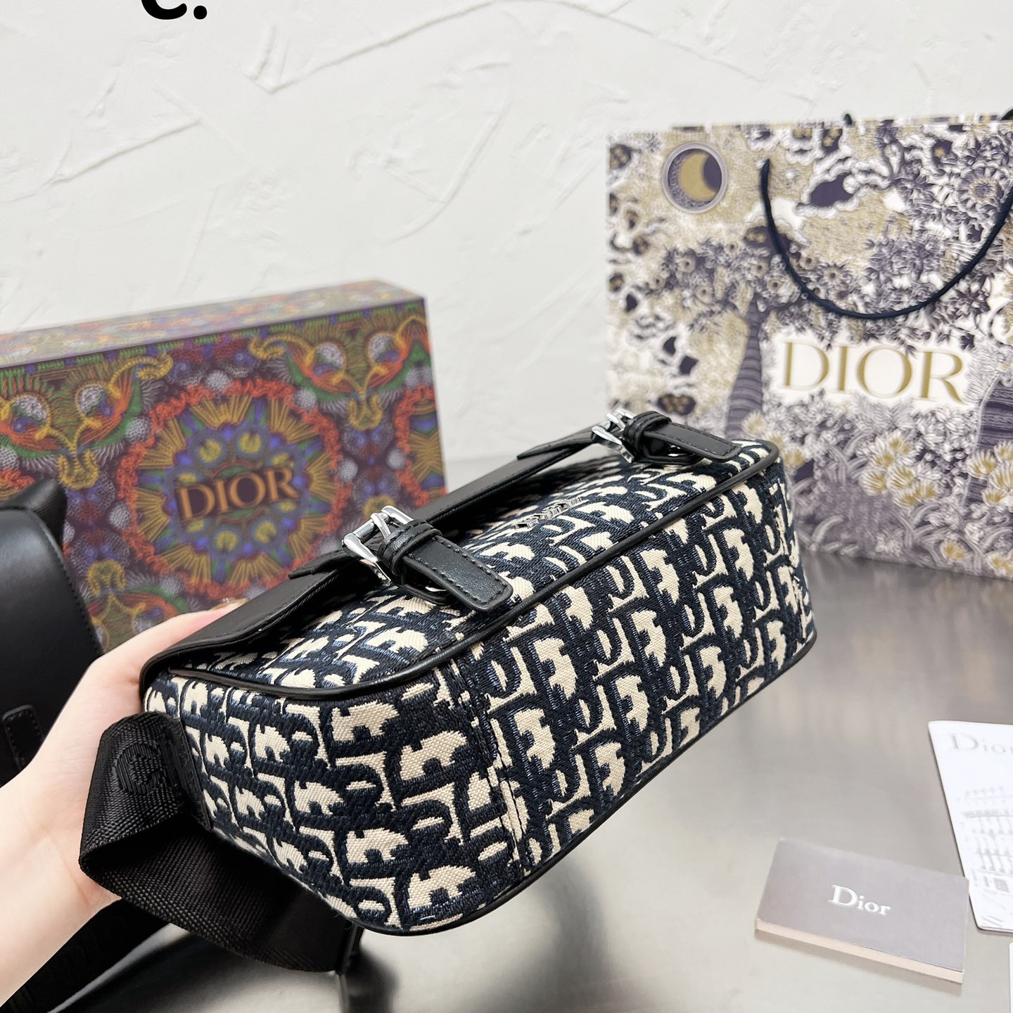 2022 New MESSENGER Oblique bag size:22*18cm