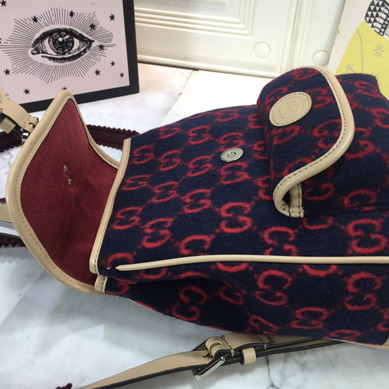 Men's Fashion  Backpack  Casual Shoulder Bag   Size 22.1*25.4*7.9 cm