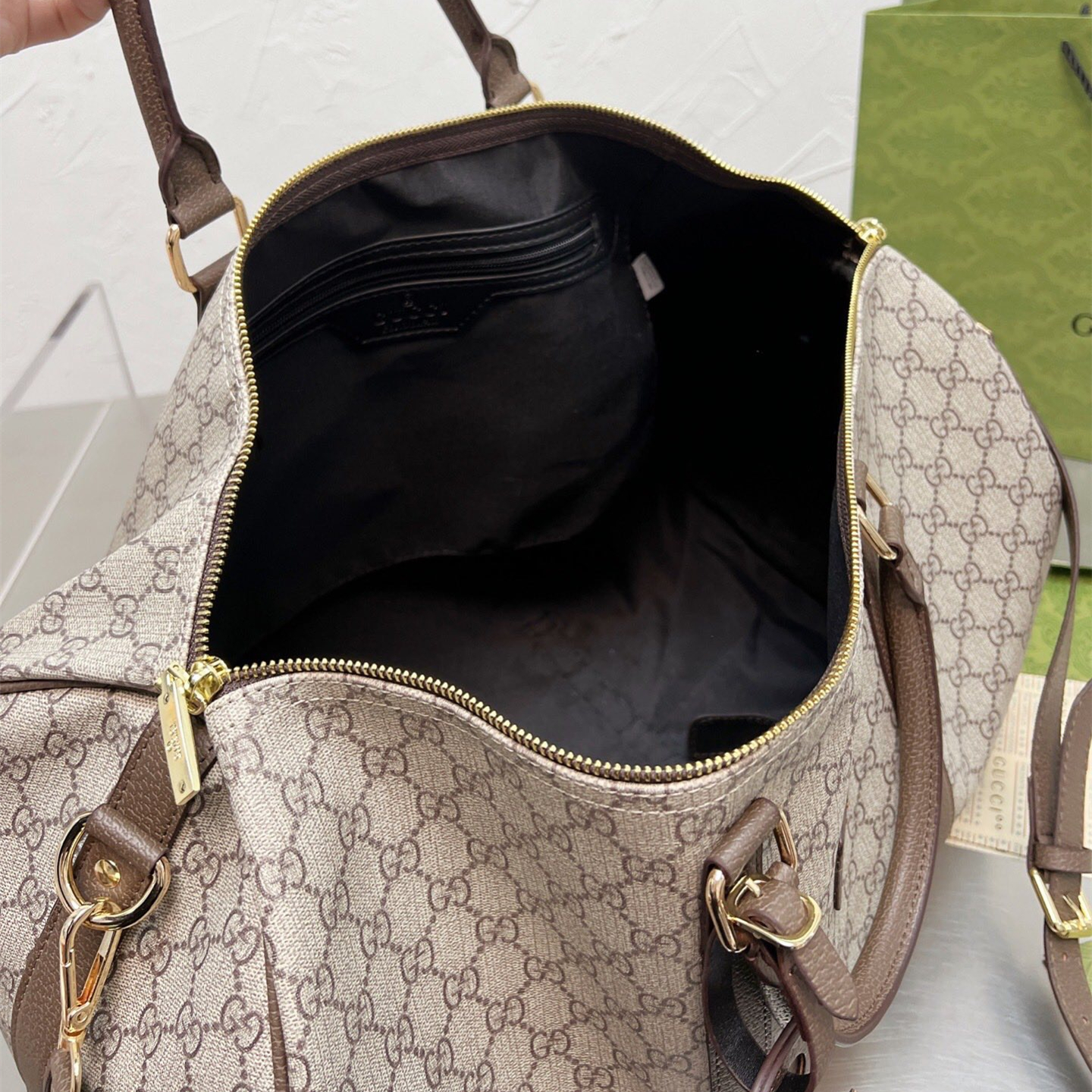 Travel bag size:45*25cm