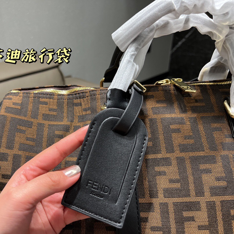 Travel bag size:44*26cm